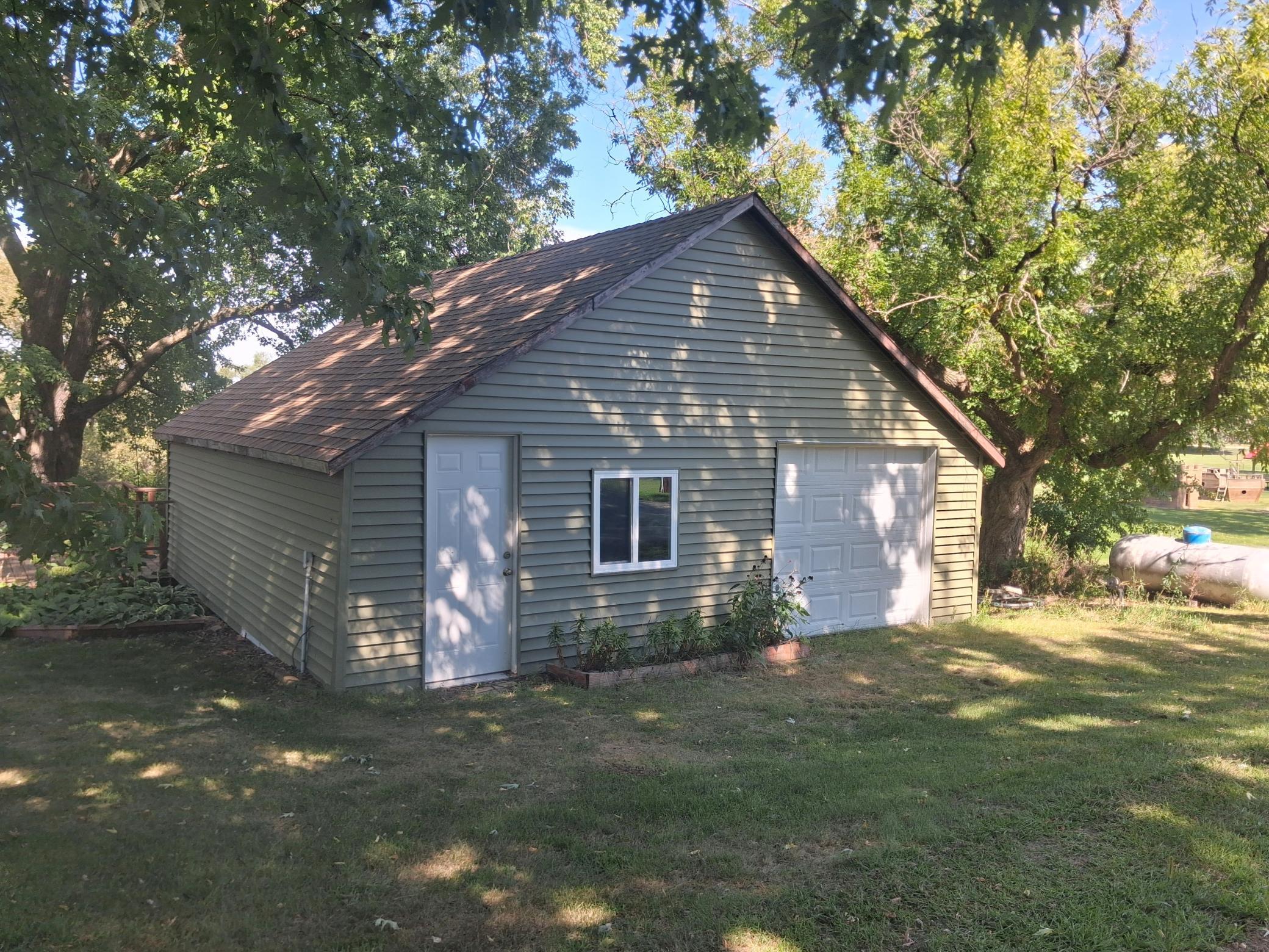 1882 single family home for sale at 410 W Pleasant Avenue in Elizabeth, MN — 2 bed, 1 bath (photo 3 of 24)