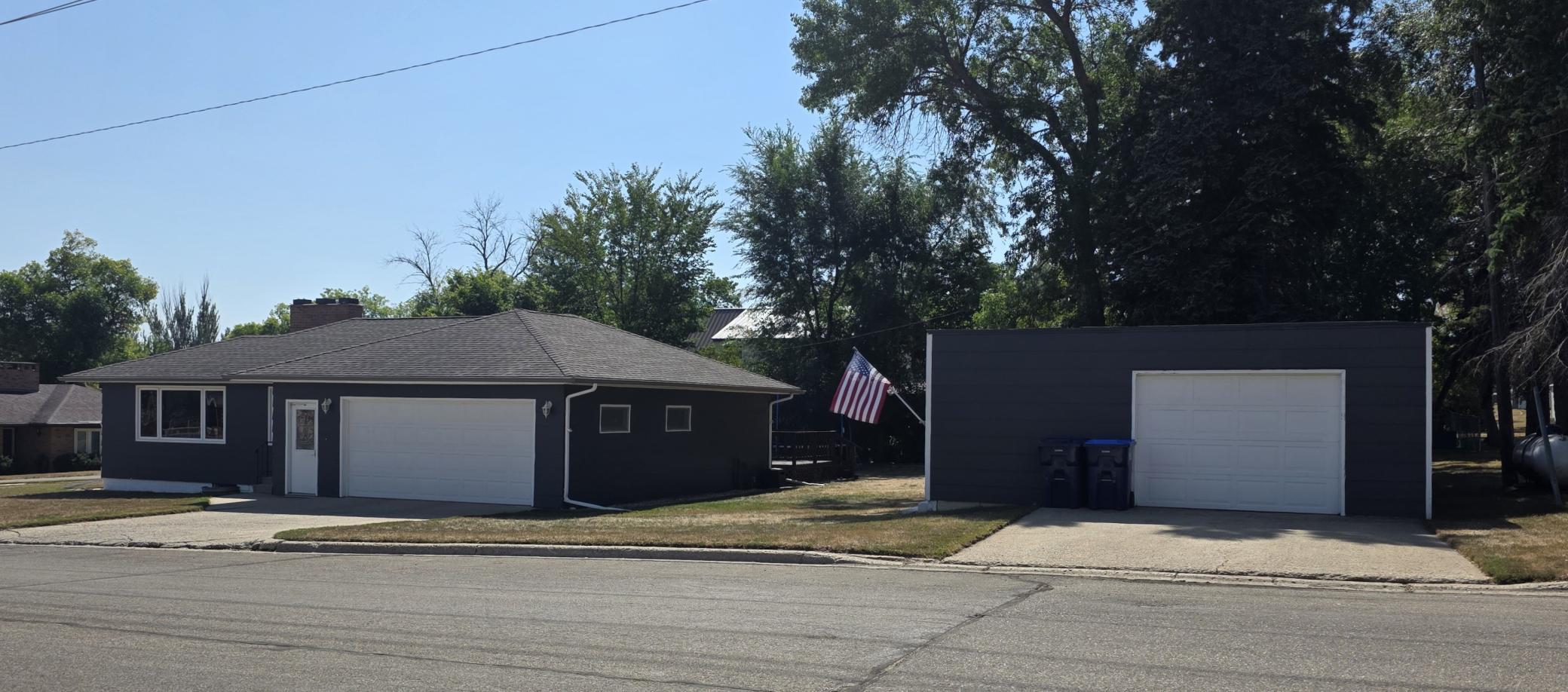 1973 single family home for sale at 602 Ash Street in Lisbon, ND — 4 bed, 3 bath (photo 37 of 44)