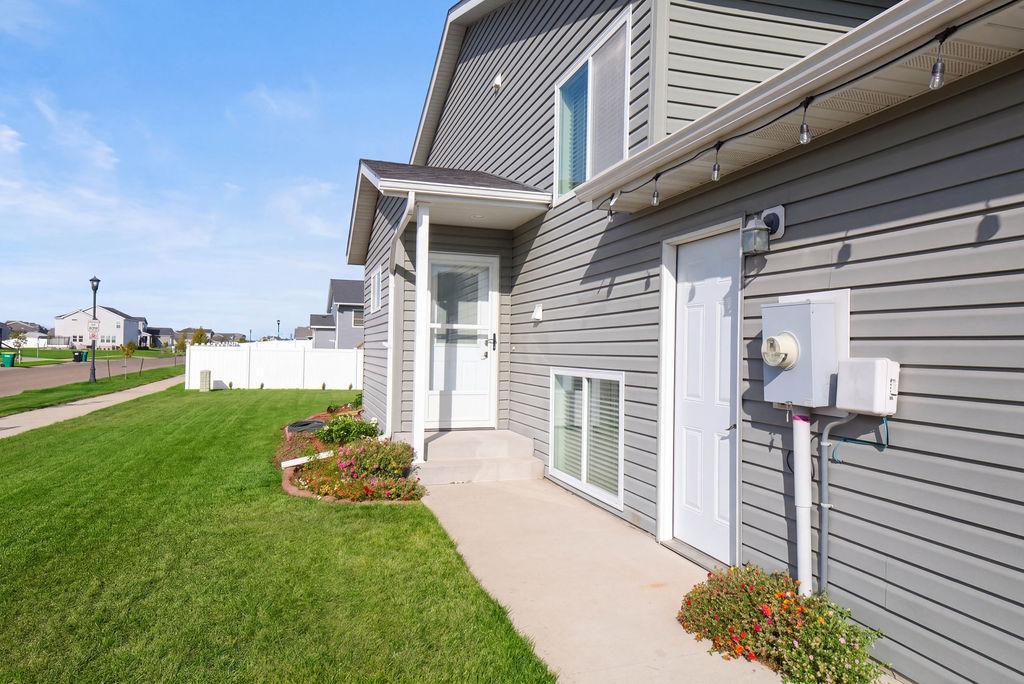 2016 twin home for sale at 2162 10th Street W in West Fargo, ND — 3 bed, 2 bath (photo 2 of 39)