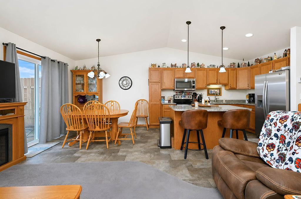 2016 twin home for sale at 2162 10th Street W in West Fargo, ND — 3 bed, 2 bath (photo 11 of 39)