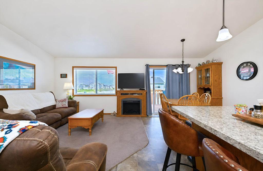 2016 twin home for sale at 2162 10th Street W in West Fargo, ND — 3 bed, 2 bath (photo 12 of 39)