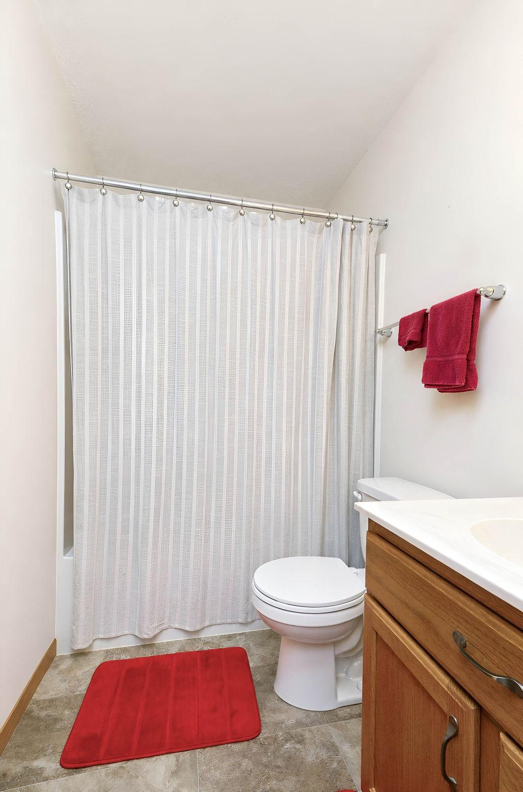 2016 twin home for sale at 2162 10th Street W in West Fargo, ND — 3 bed, 2 bath (photo 19 of 39)