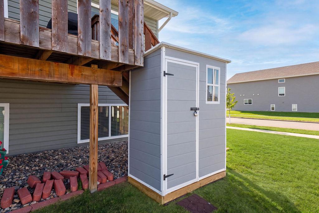 2016 twin home for sale at 2162 10th Street W in West Fargo, ND — 3 bed, 2 bath (photo 37 of 39)