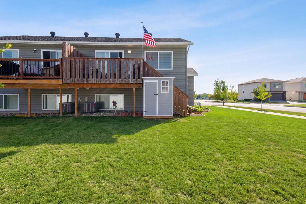 2016 twin home for sale at 2162 10th Street W in West Fargo, ND — 3 bed, 2 bath (photo 39 of 39)