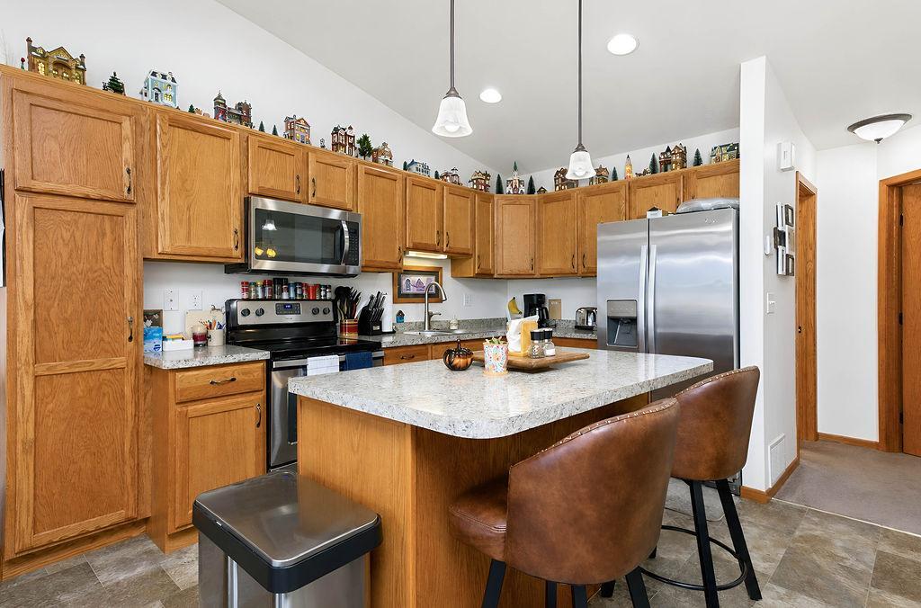 2016 twin home for sale at 2162 10th Street W in West Fargo, ND — 3 bed, 2 bath (photo 7 of 39)