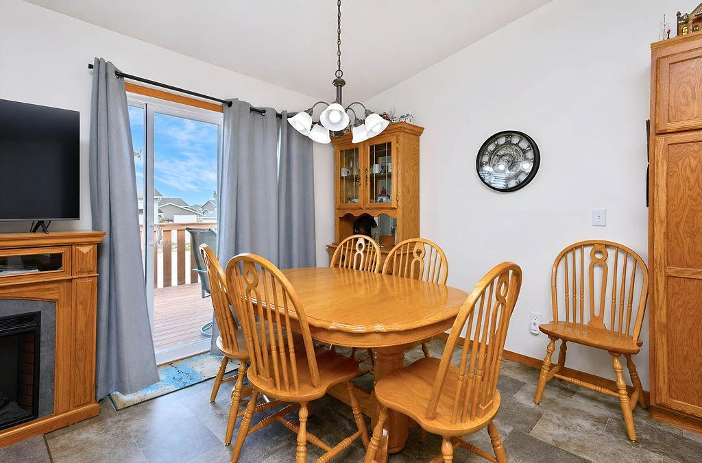 2016 twin home for sale at 2162 10th Street W in West Fargo, ND — 3 bed, 2 bath (photo 10 of 39)