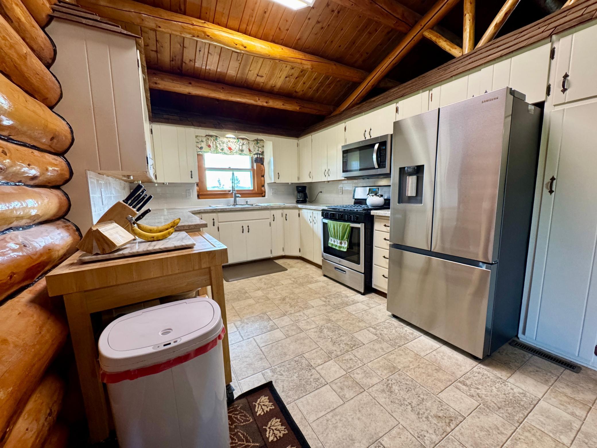 1974 single family home for sale at 39090 State Highway 313 in Warroad, MN — 3 bed, 2 bath (photo 18 of 62)