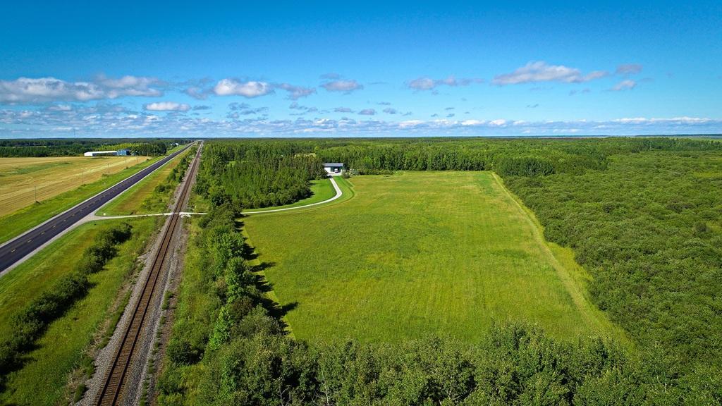 1974 single family home for sale at 39090 State Highway 313 in Warroad, MN — 3 bed, 2 bath (photo 4 of 62)