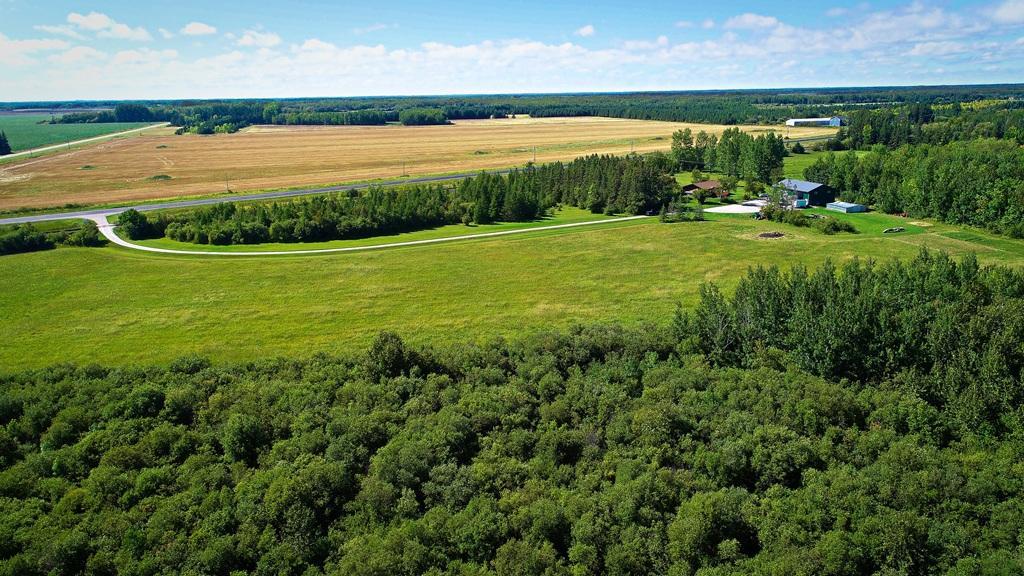 1974 single family home for sale at 39090 State Highway 313 in Warroad, MN — 3 bed, 2 bath (photo 45 of 62)