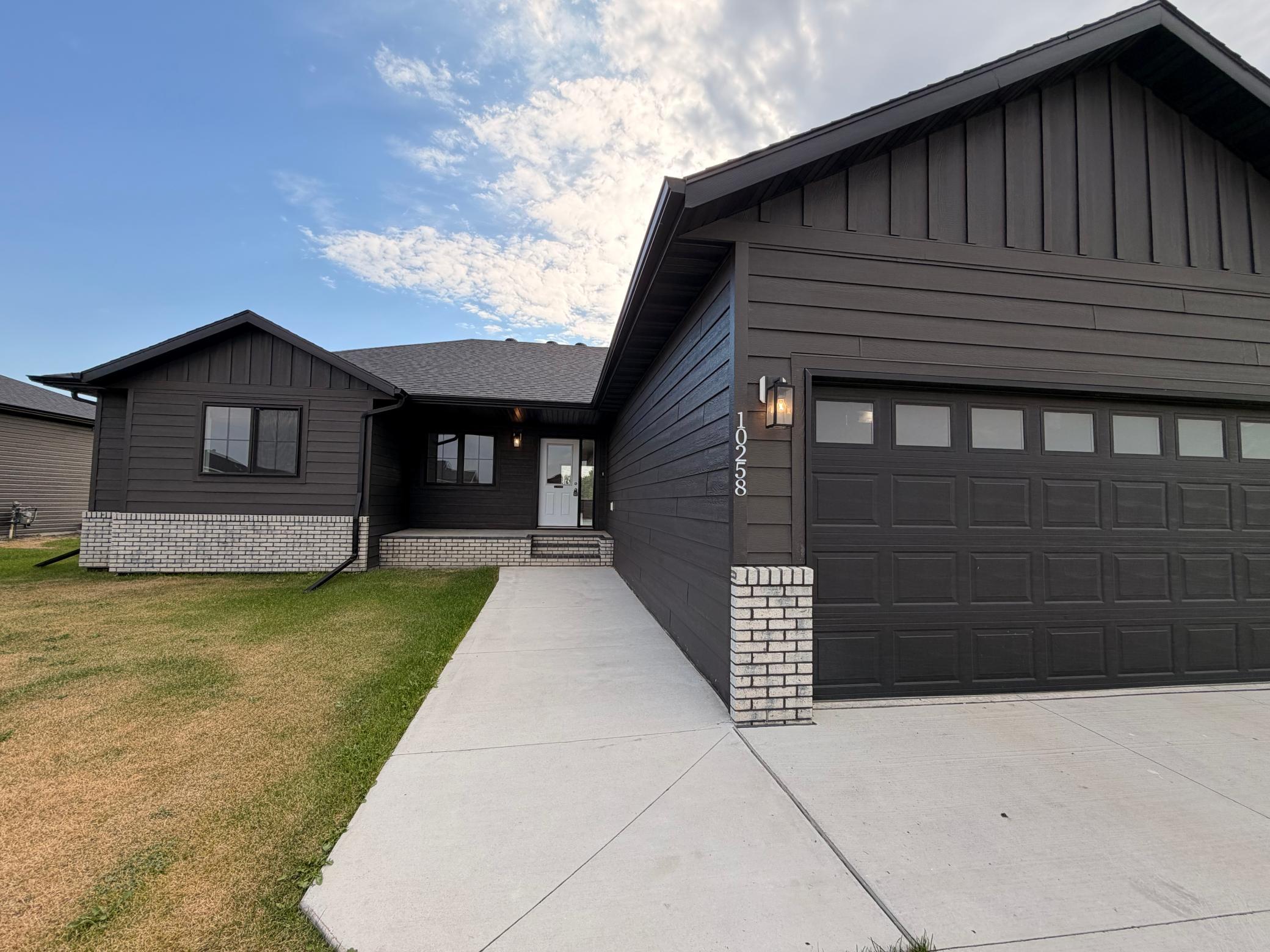 2023 single family home for sale at 10258 Burgundy Drive in Horace, ND — 5 bed, 3 bath (photo 2 of 38)