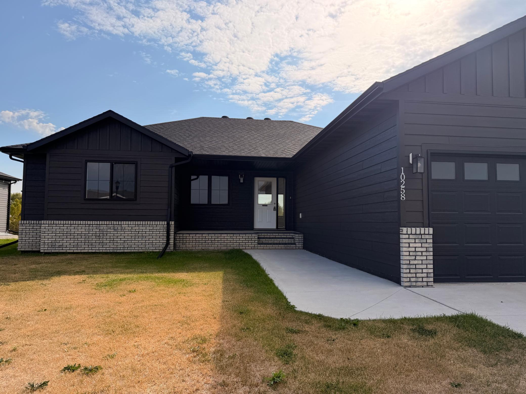 2023 single family home for sale at 10258 Burgundy Drive in Horace, ND — 5 bed, 3 bath (photo 4 of 38)