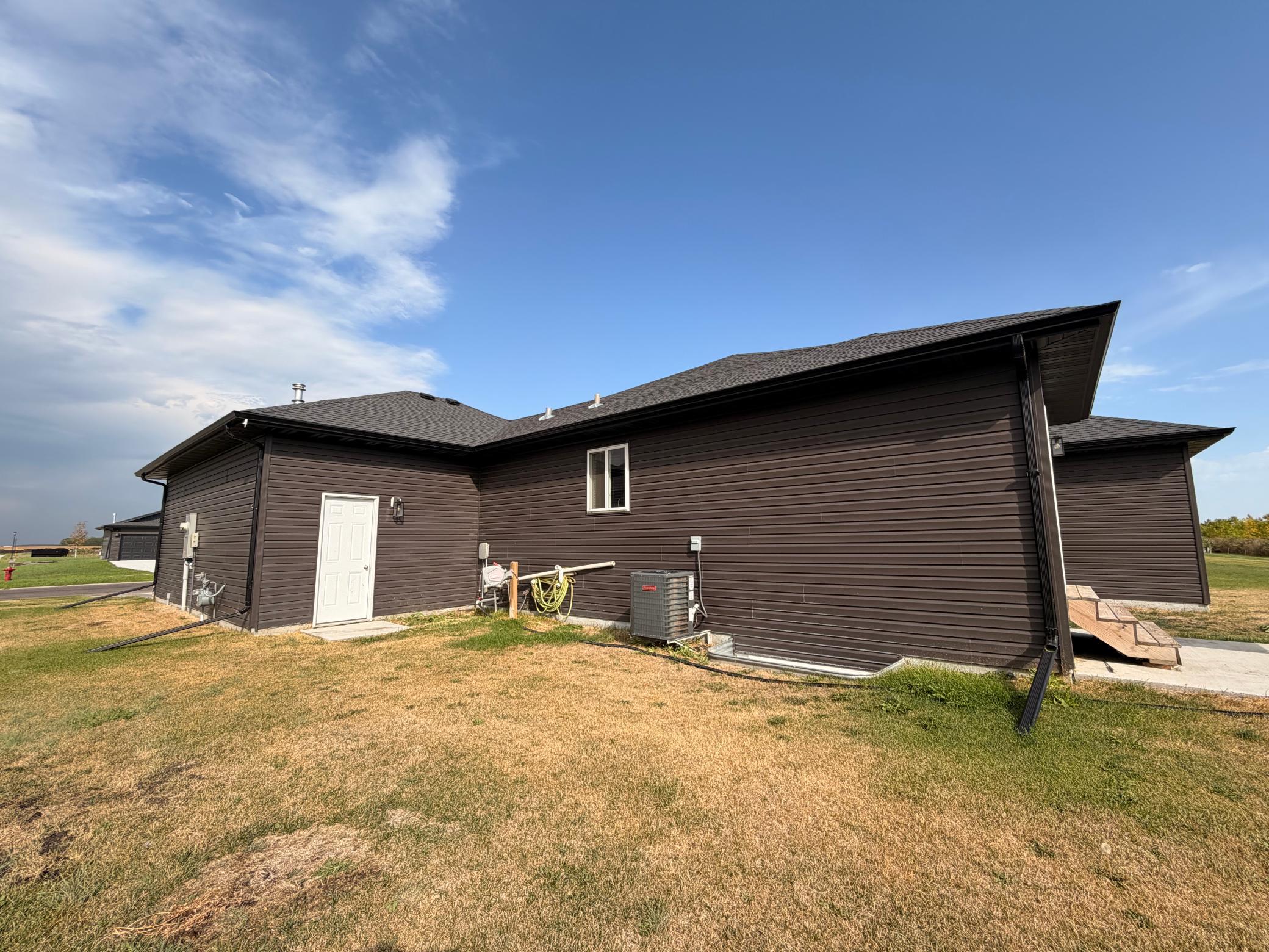 2023 single family home for sale at 10258 Burgundy Drive in Horace, ND — 5 bed, 3 bath (photo 6 of 38)