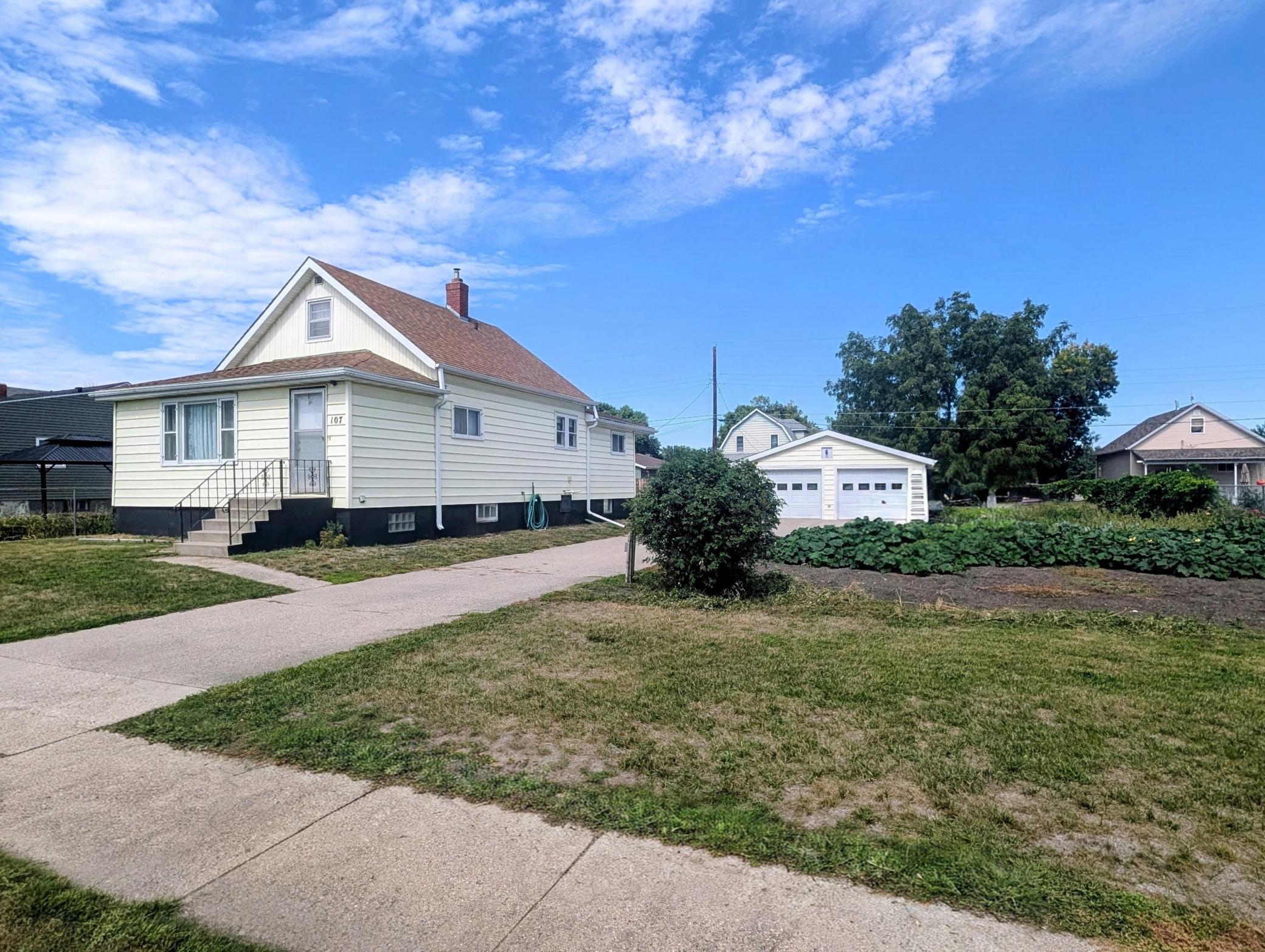 1908 single family home for sale at 107 1st Avenue SW in Dilworth, MN — 3 bed, 3 bath (photo 2 of 37)