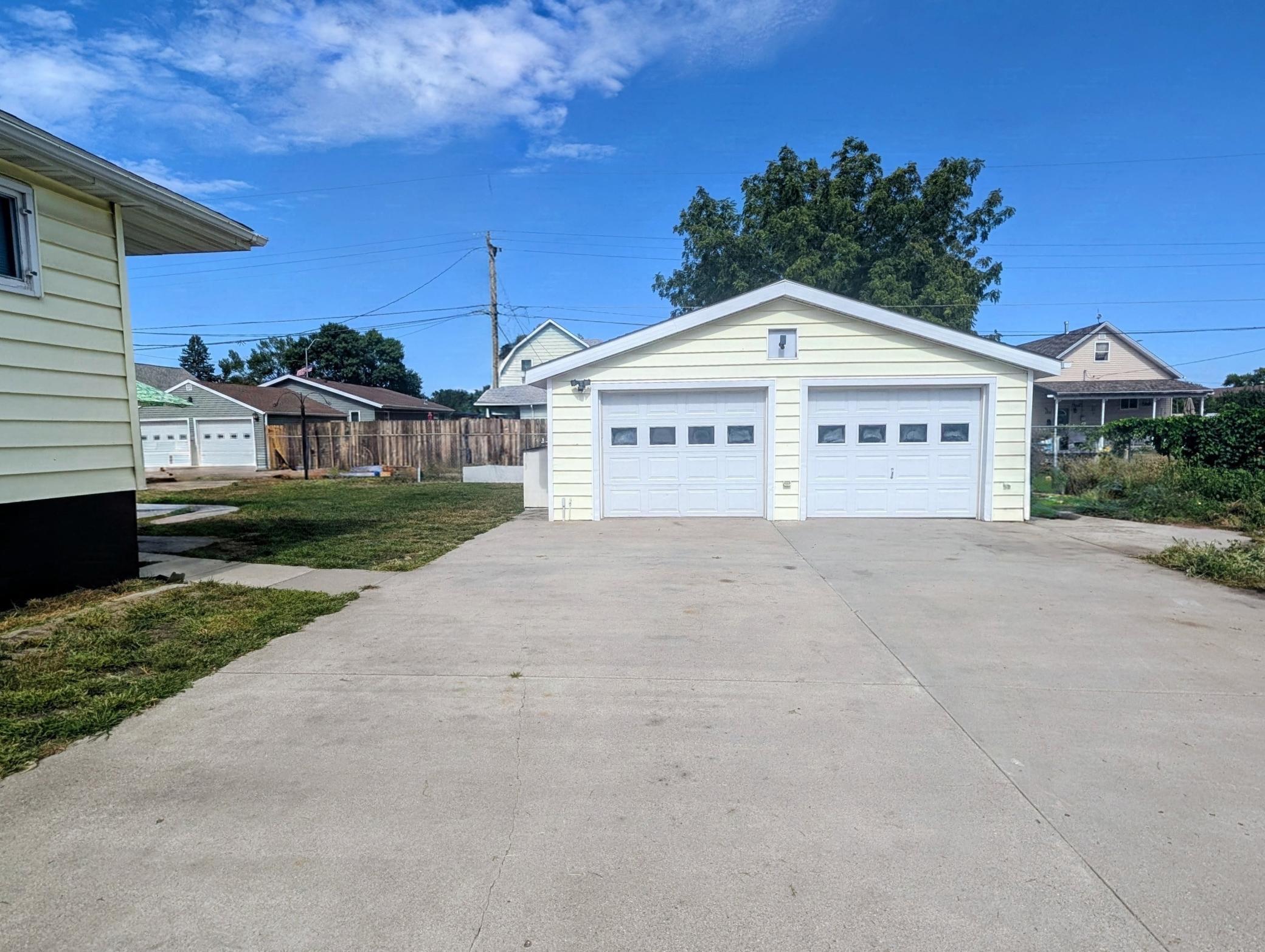 1908 single family home for sale at 107 1st Avenue SW in Dilworth, MN — 3 bed, 3 bath (photo 3 of 37)