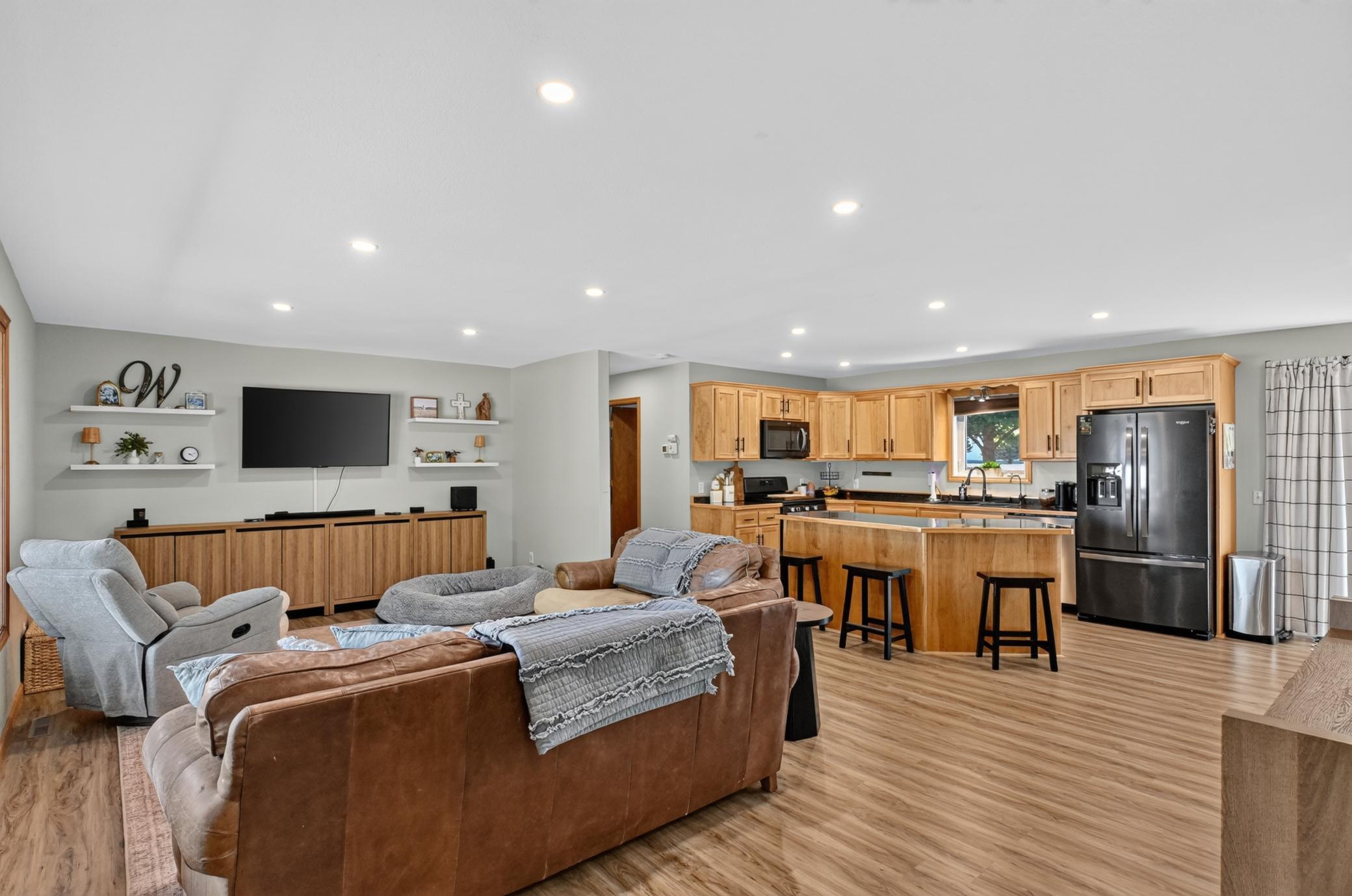 1998 single family home for sale at 1576 W Latoka Drive SW in Alexandria, MN — 4 bed, 2 bath (photo 5 of 58)