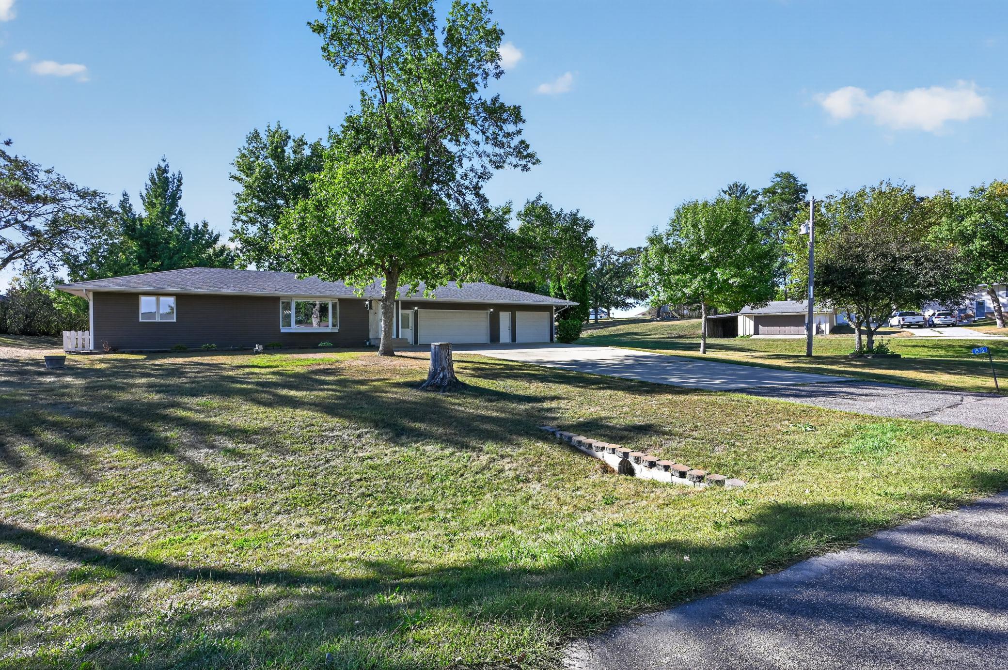 1998 single family home for sale at 1576 W Latoka Drive SW in Alexandria, MN — 4 bed, 2 bath (photo 42 of 58)