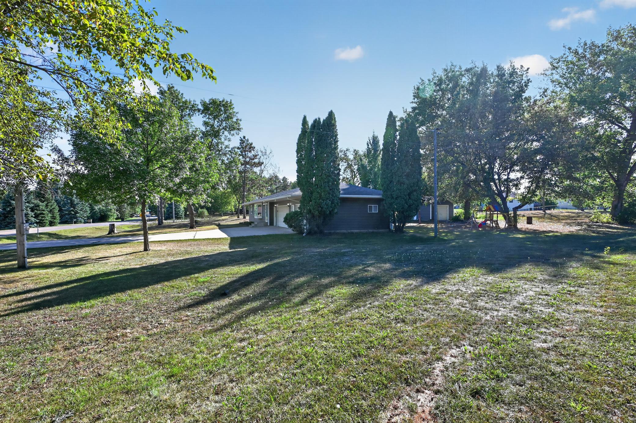 1998 single family home for sale at 1576 W Latoka Drive SW in Alexandria, MN — 4 bed, 2 bath (photo 44 of 58)