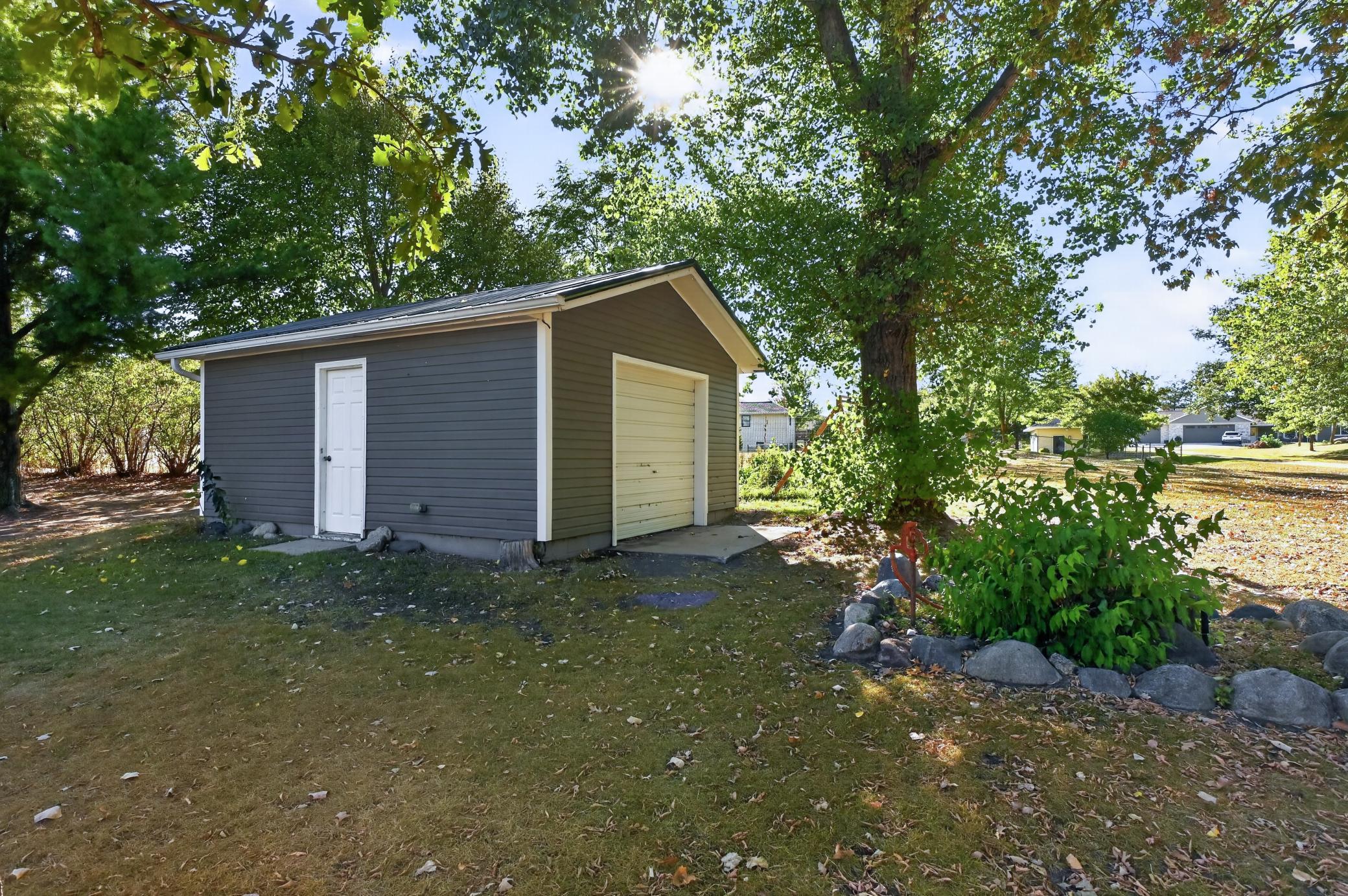 1998 single family home for sale at 1576 W Latoka Drive SW in Alexandria, MN — 4 bed, 2 bath (photo 48 of 58)