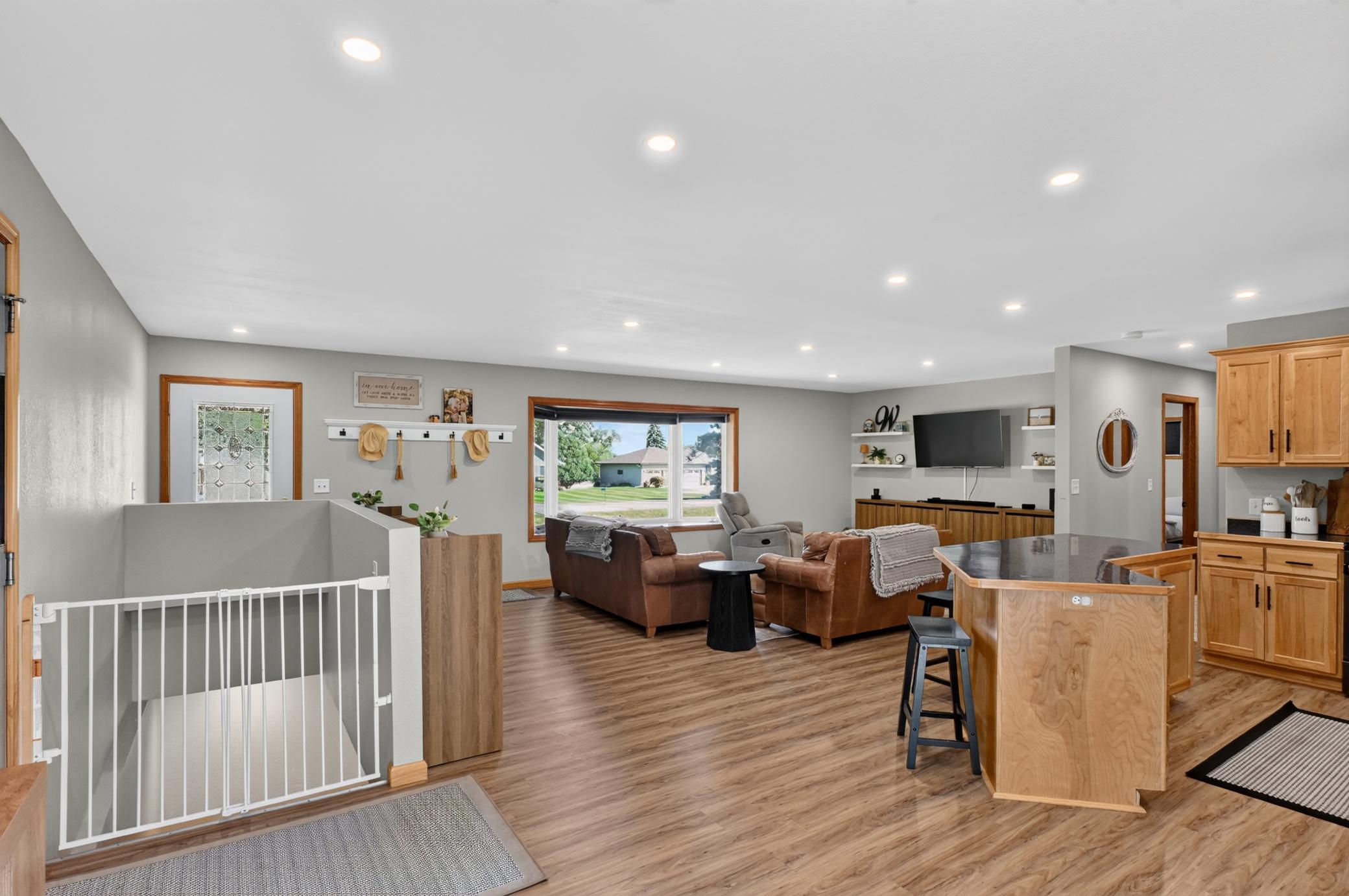 1998 single family home for sale at 1576 W Latoka Drive SW in Alexandria, MN — 4 bed, 2 bath (photo 6 of 58)