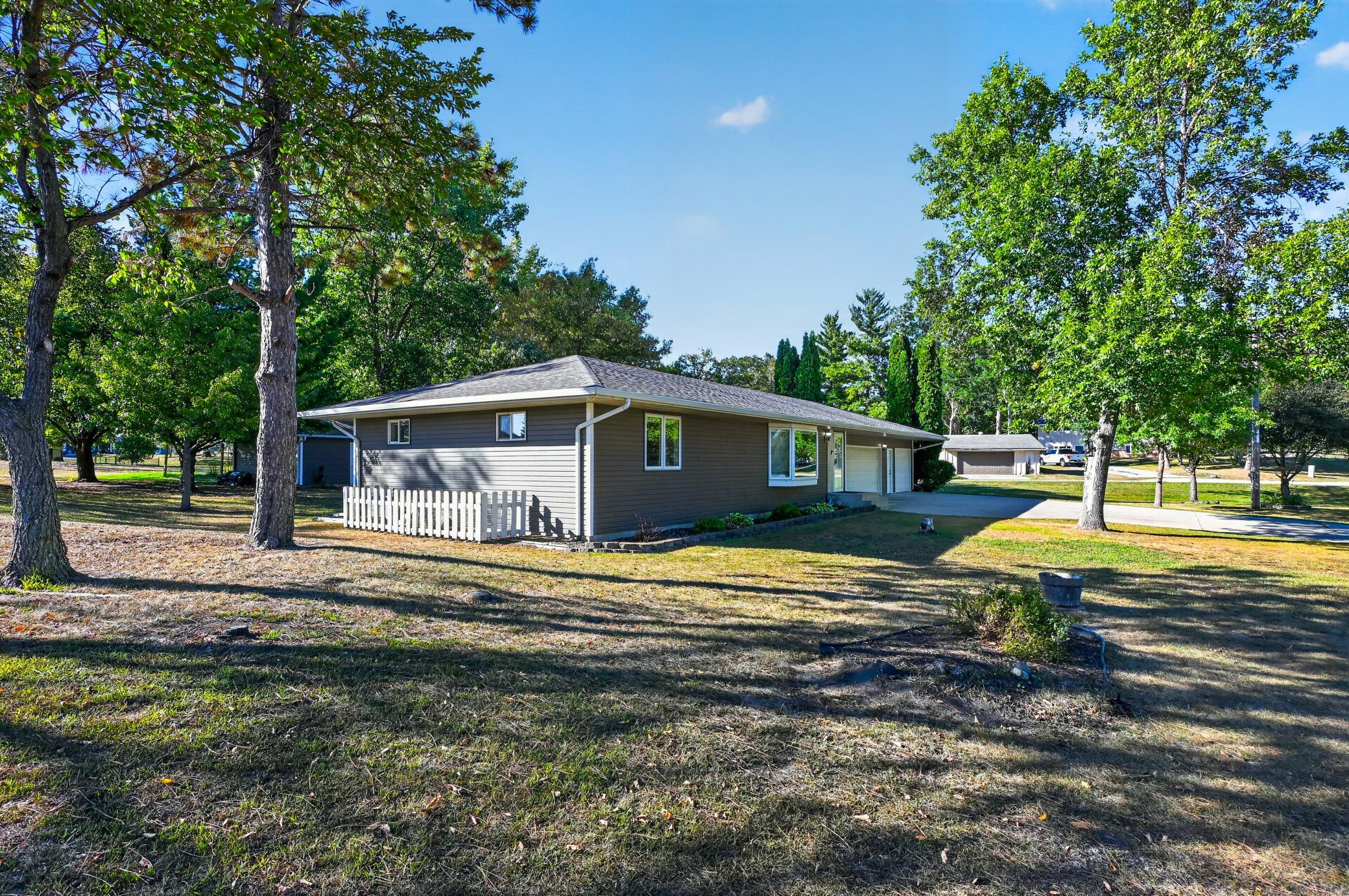 1998 single family home for sale at 1576 W Latoka Drive SW in Alexandria, MN — 4 bed, 2 bath (photo 54 of 58)