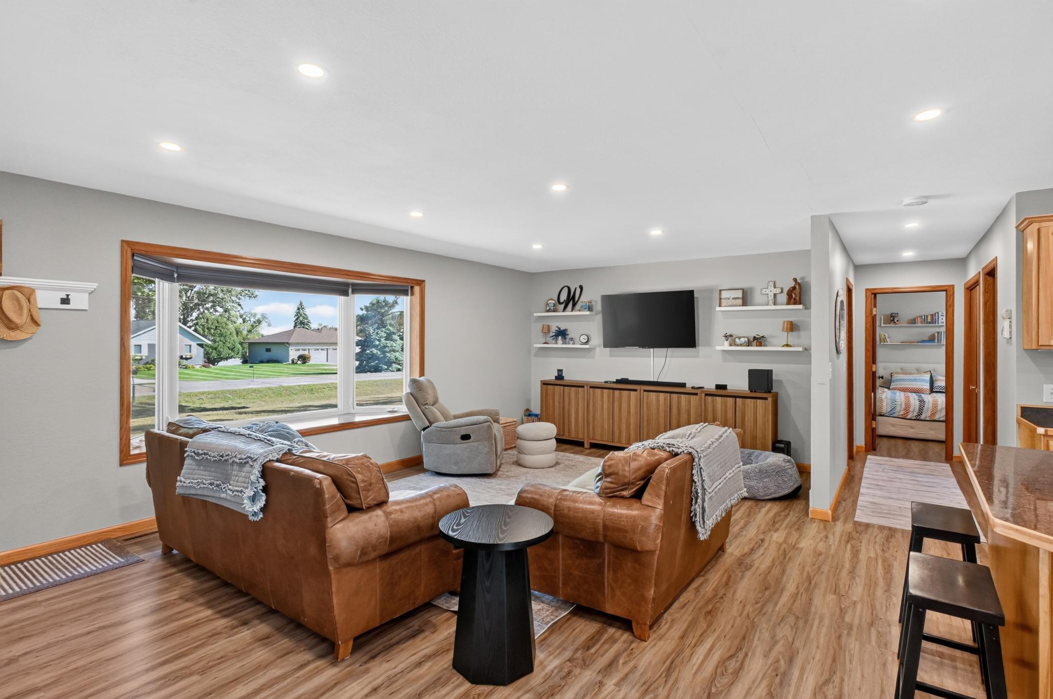 1998 single family home for sale at 1576 W Latoka Drive SW in Alexandria, MN — 4 bed, 2 bath (photo 7 of 58)