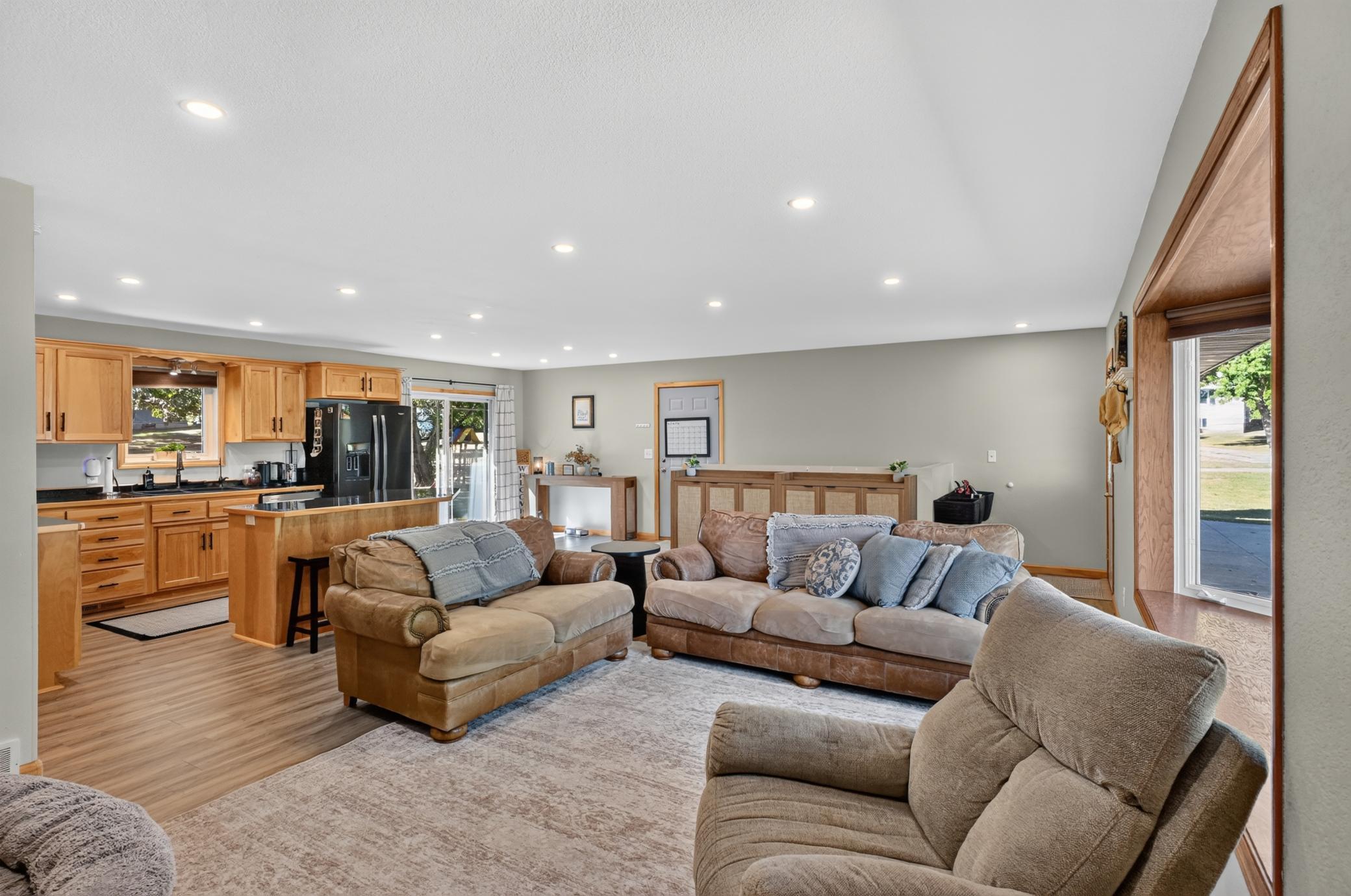1998 single family home for sale at 1576 W Latoka Drive SW in Alexandria, MN — 4 bed, 2 bath (photo 8 of 58)