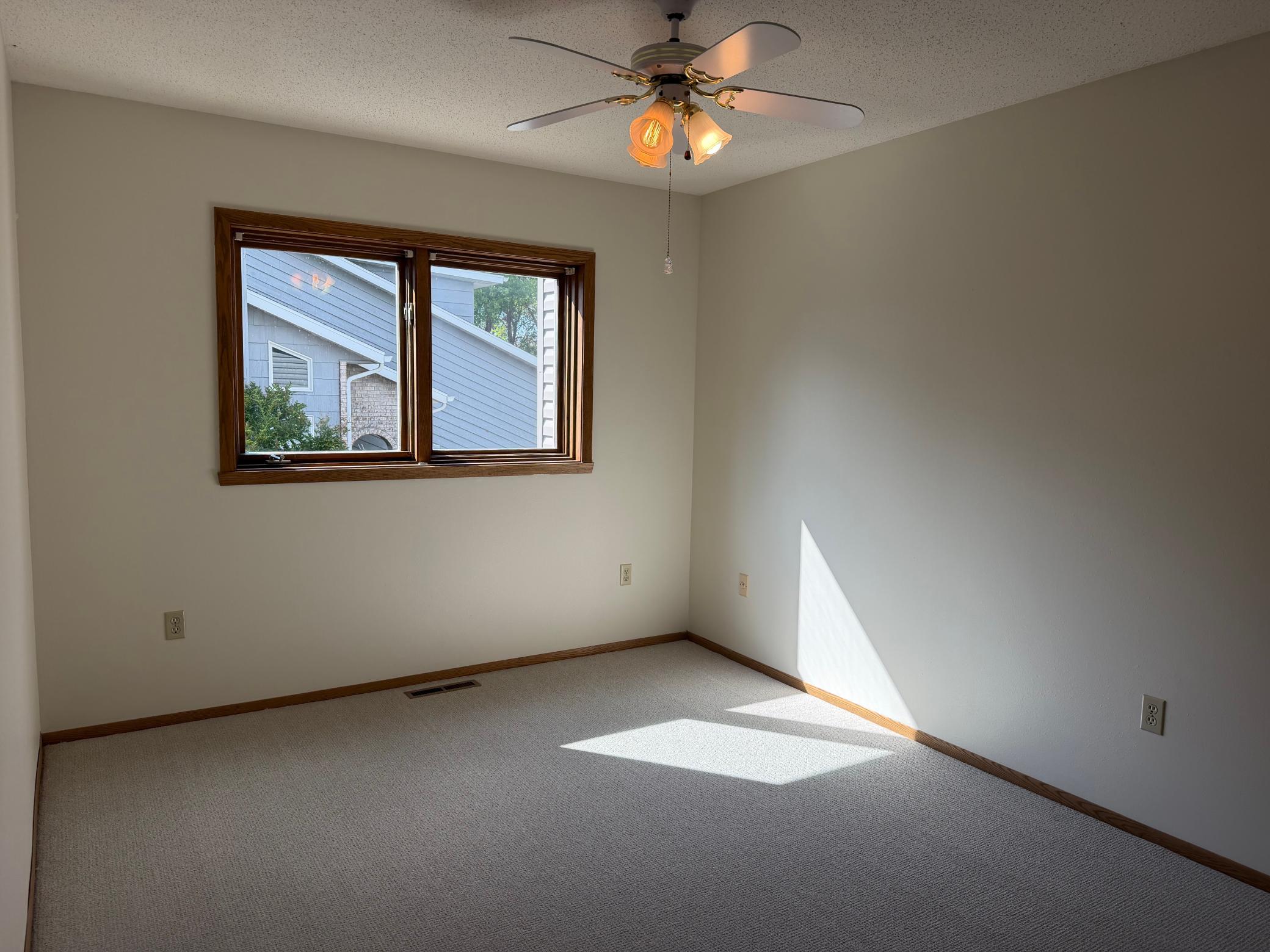 1985 single family home for sale at 1608 38th Avenue S in Fargo, ND — 4 bed, 2 bath (photo 19 of 46)