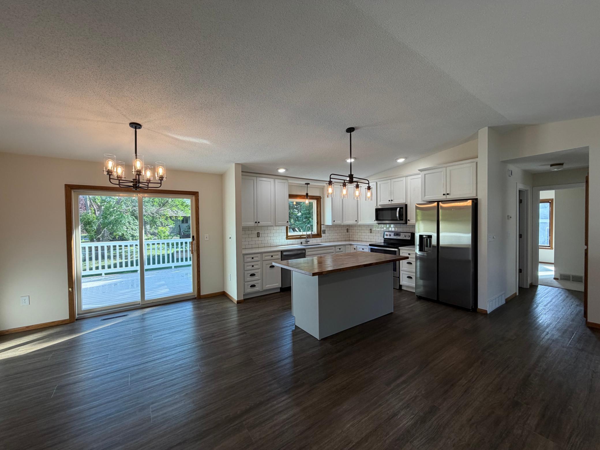 1985 single family home for sale at 1608 38th Avenue S in Fargo, ND — 4 bed, 2 bath (photo 3 of 46)