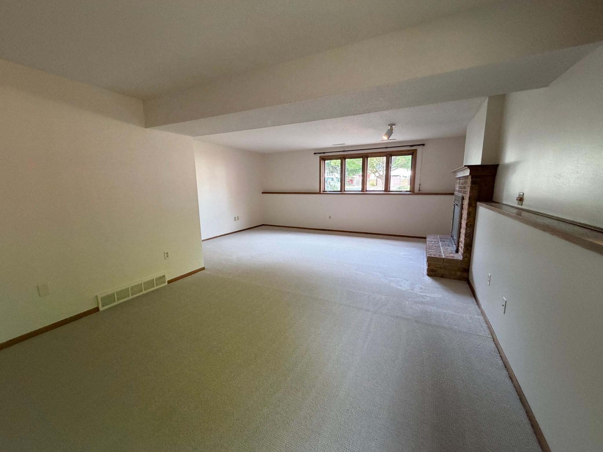 1985 single family home for sale at 1608 38th Avenue S in Fargo, ND — 4 bed, 2 bath (photo 26 of 46)
