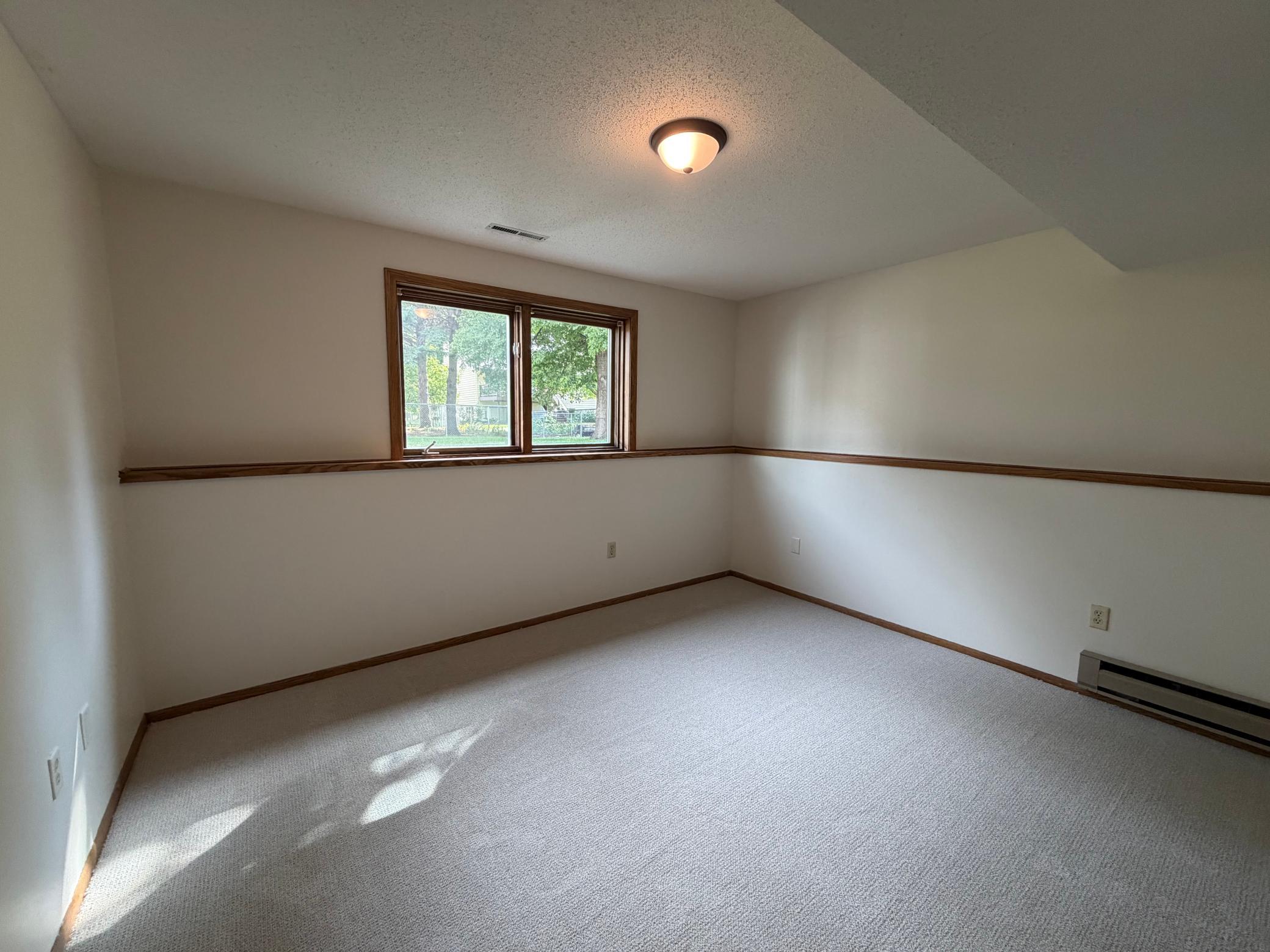 1985 single family home for sale at 1608 38th Avenue S in Fargo, ND — 4 bed, 2 bath (photo 29 of 46)