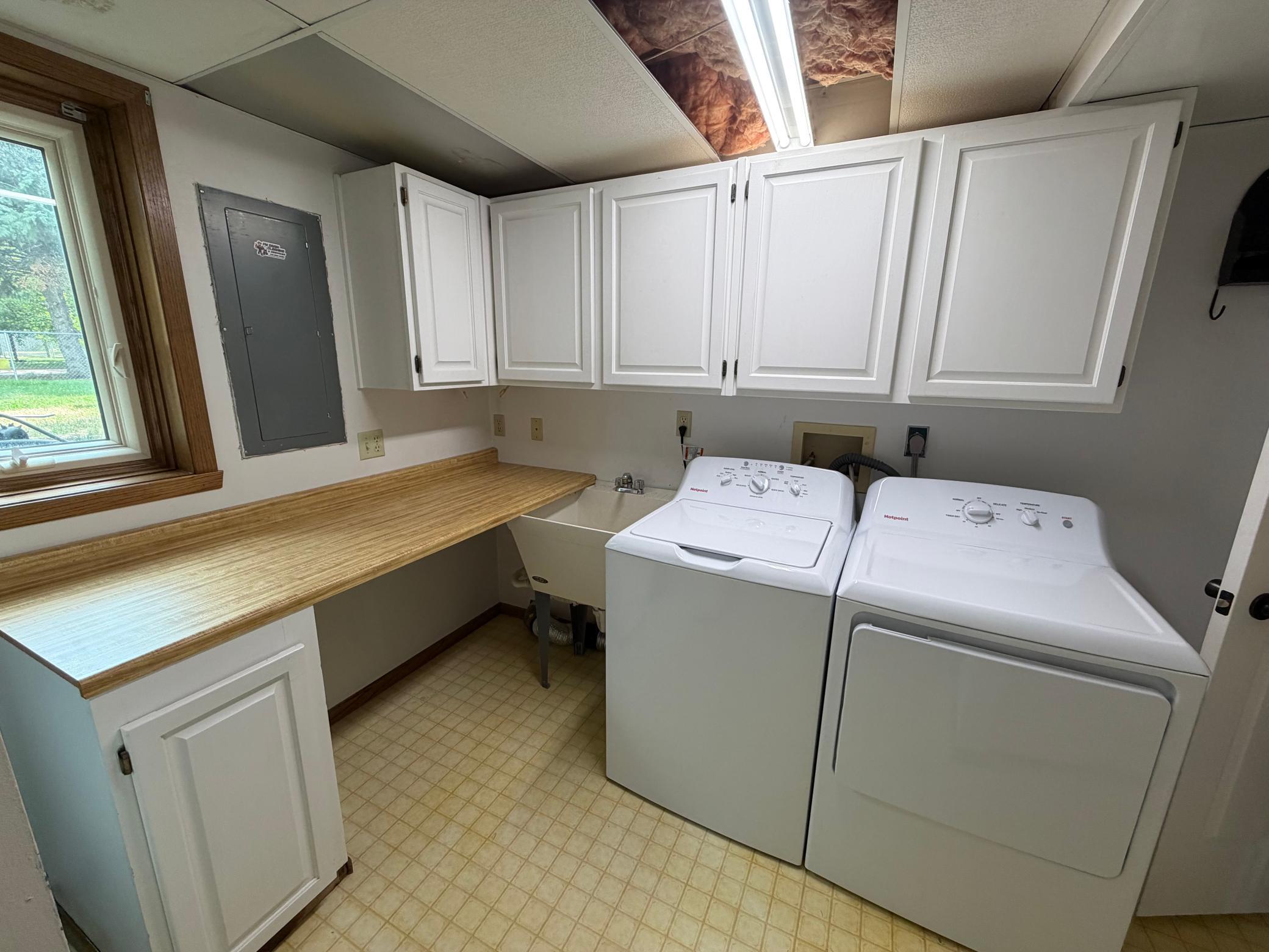 1985 single family home for sale at 1608 38th Avenue S in Fargo, ND — 4 bed, 2 bath (photo 31 of 46)