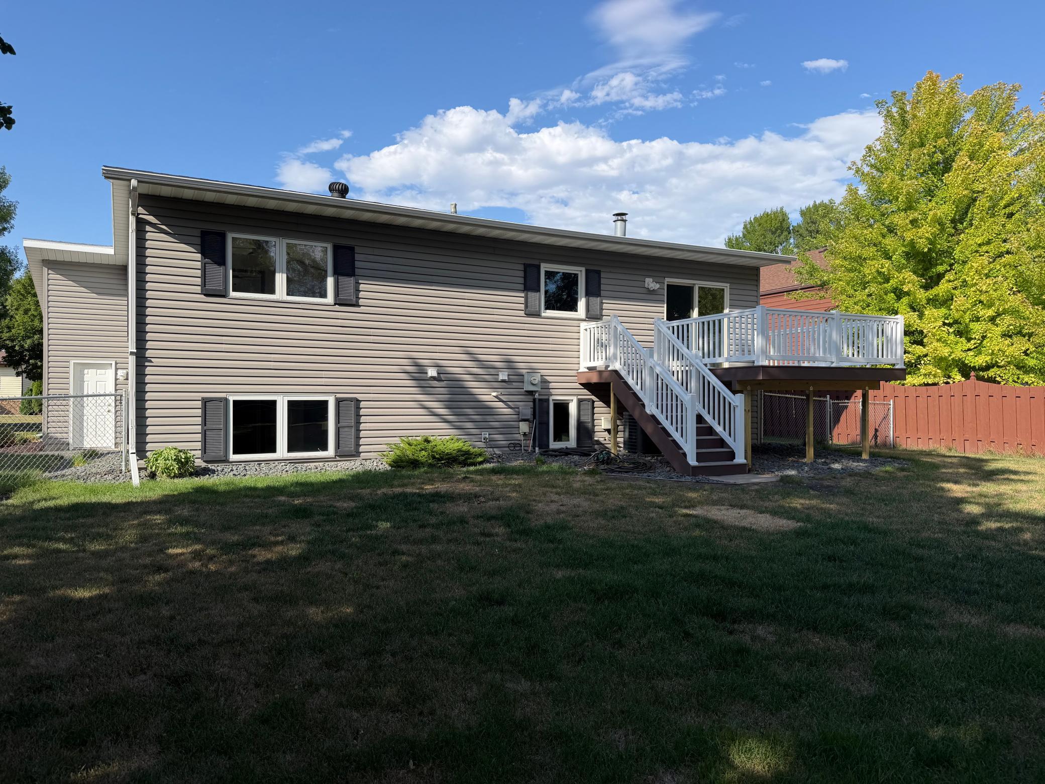 1985 single family home for sale at 1608 38th Avenue S in Fargo, ND — 4 bed, 2 bath (photo 39 of 46)