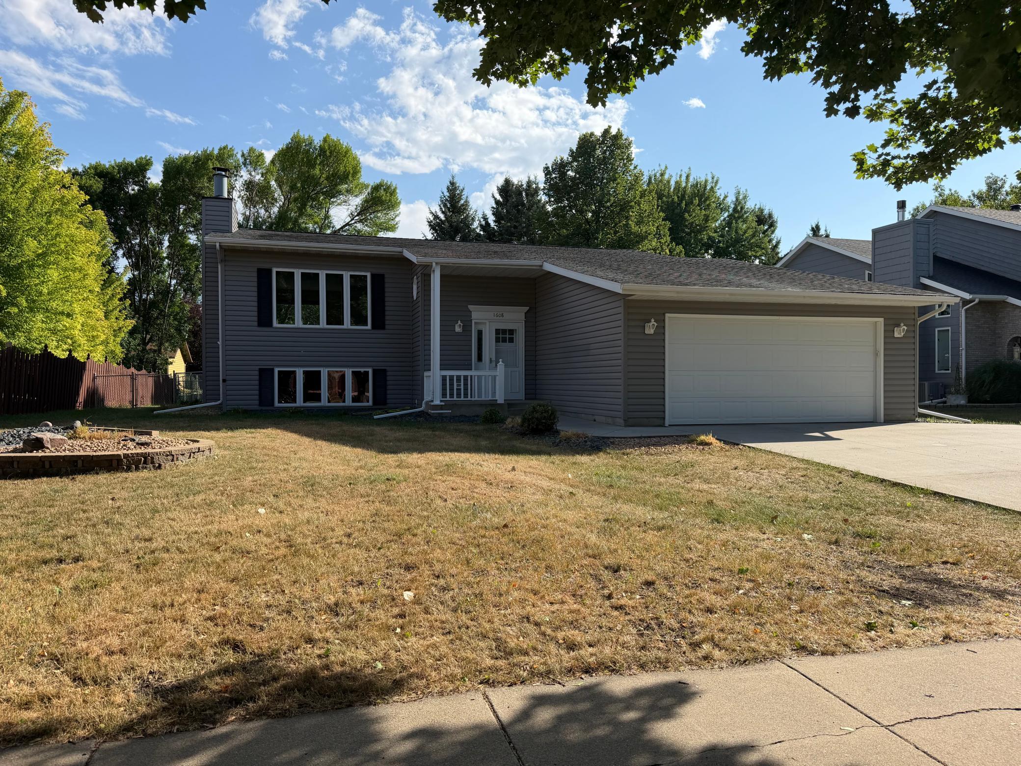 1985 single family home for sale at 1608 38th Avenue S in Fargo, ND — 4 bed, 2 bath (photo 41 of 46)