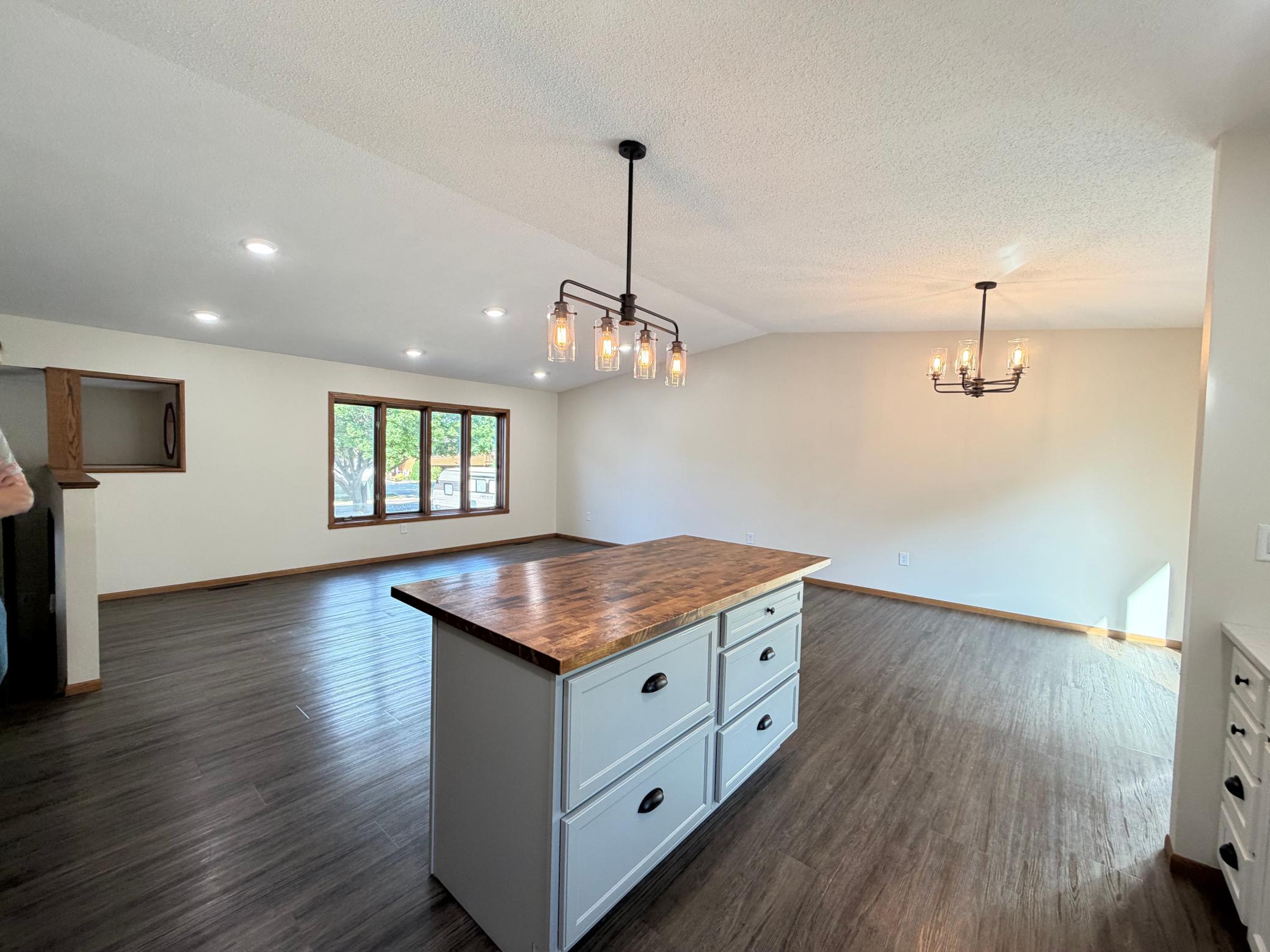 1985 single family home for sale at 1608 38th Avenue S in Fargo, ND — 4 bed, 2 bath (photo 7 of 46)