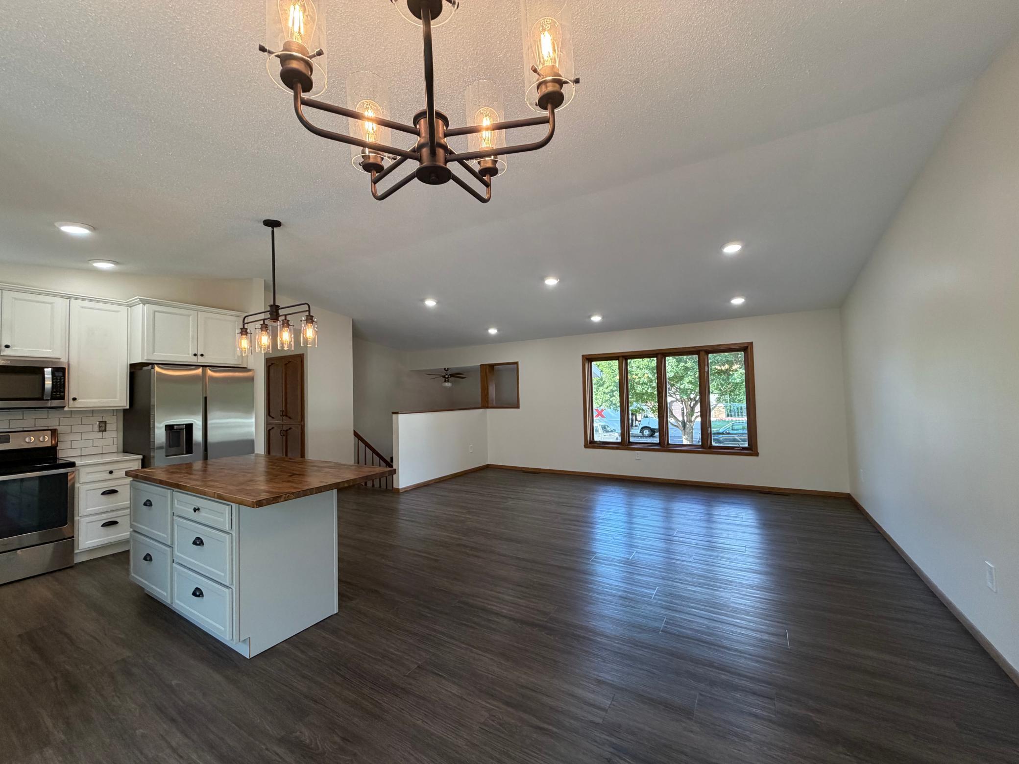 1985 single family home for sale at 1608 38th Avenue S in Fargo, ND — 4 bed, 2 bath (photo 8 of 46)