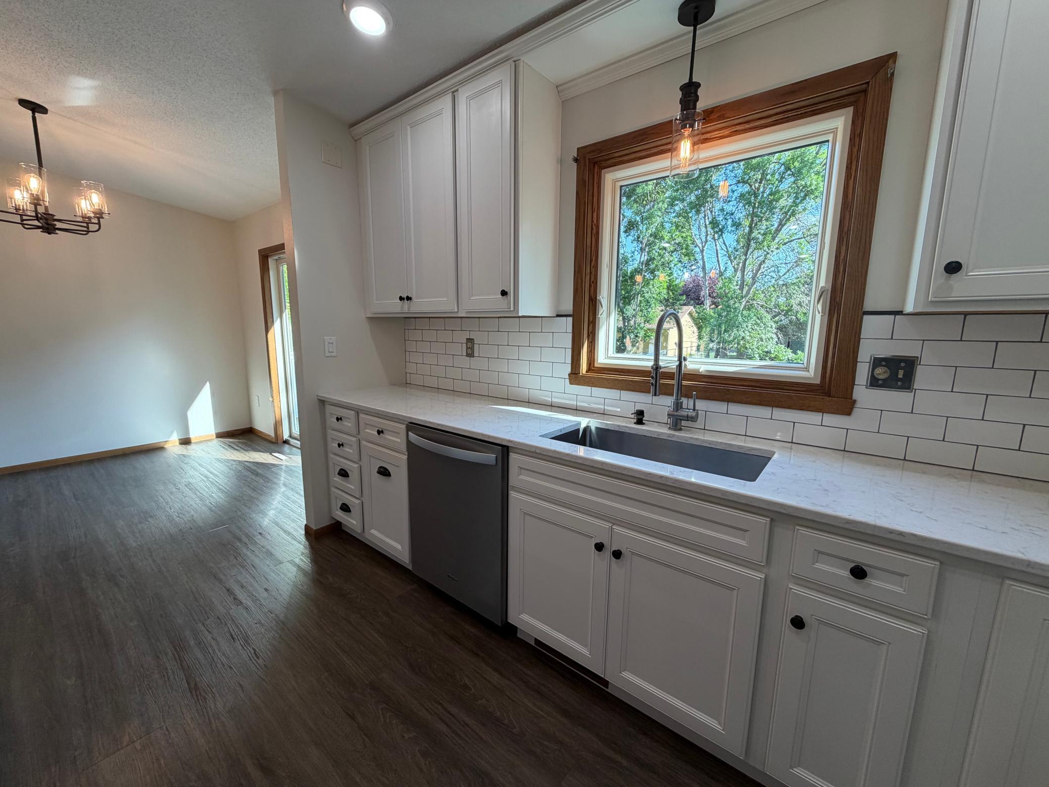 1985 single family home for sale at 1608 38th Avenue S in Fargo, ND — 4 bed, 2 bath (photo 9 of 46)