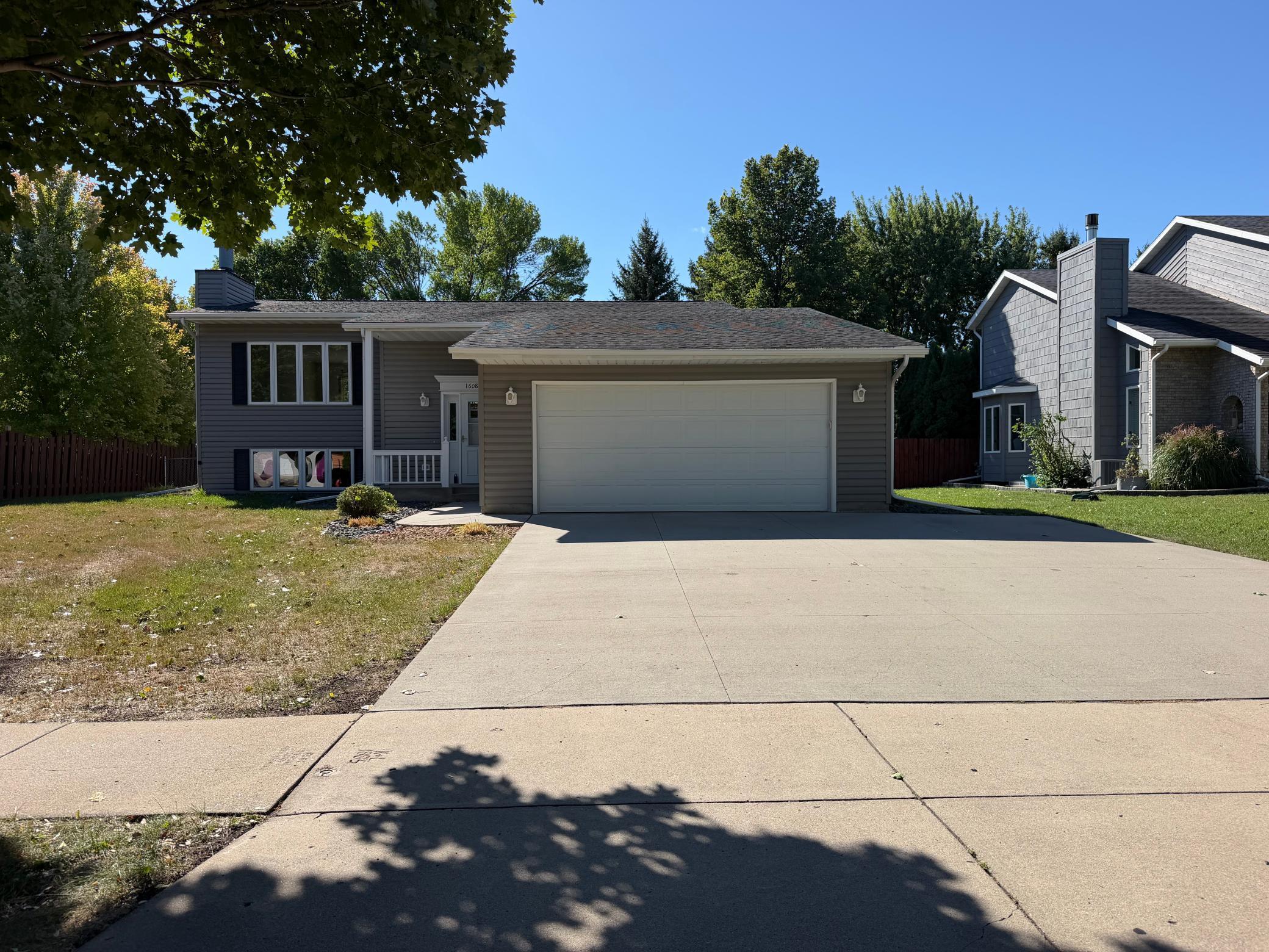 1985 single family home for sale at 1608 38th Avenue S in Fargo, ND — 4 bed, 2 bath
