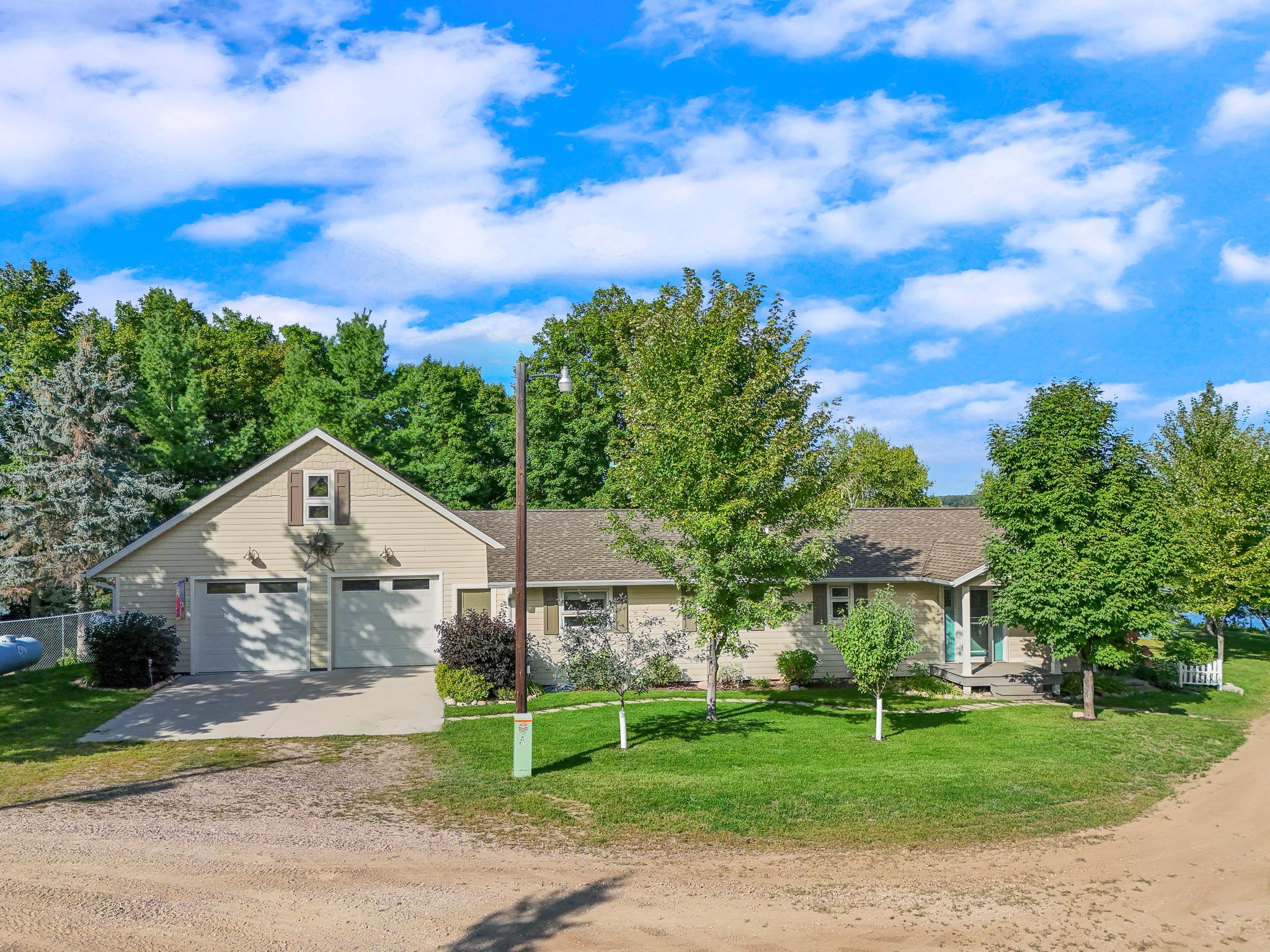 1983 single family home for sale at 38834 Railroad Dr in Richville, MN — 3 bed, 2 bath (photo 15 of 65)