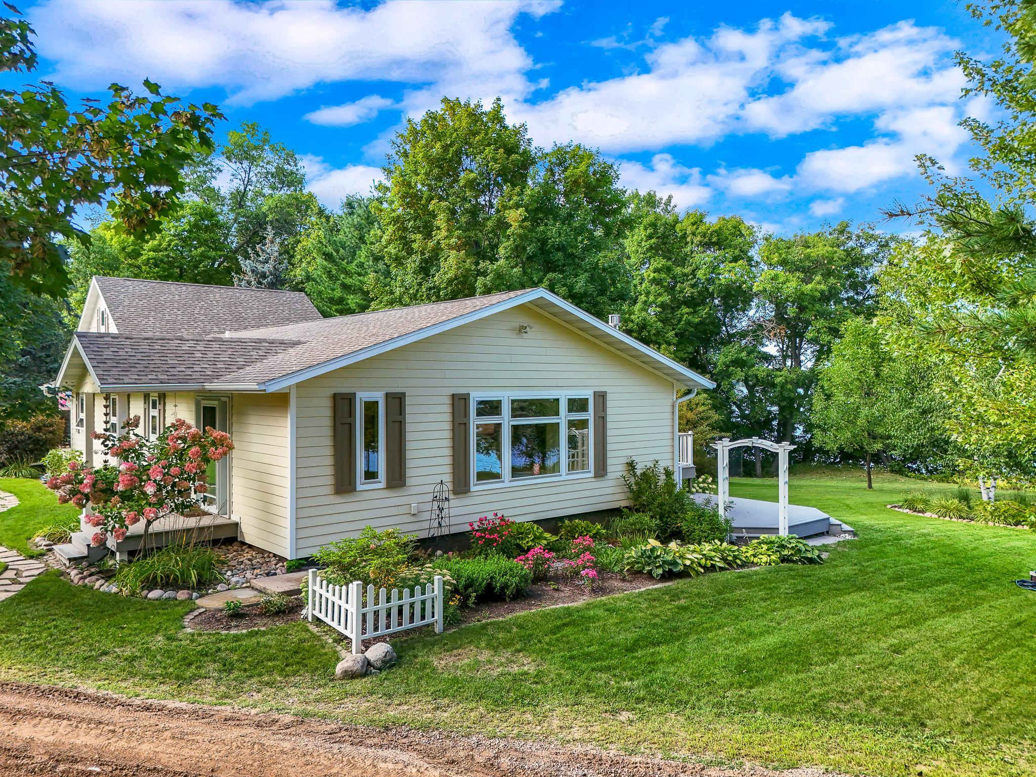 1983 single family home for sale at 38834 Railroad Dr in Richville, MN — 3 bed, 2 bath (photo 4 of 65)
