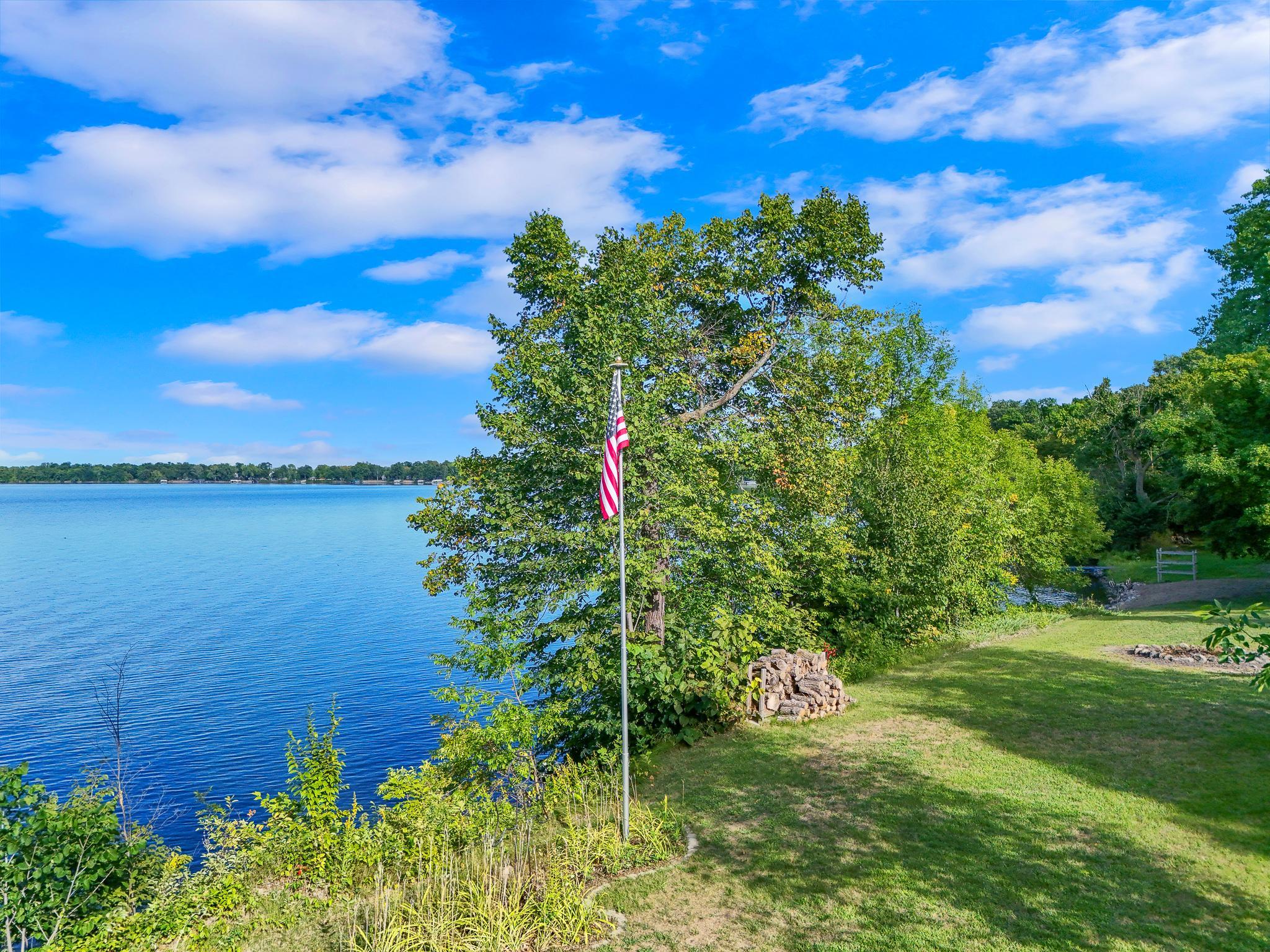 1983 single family home for sale at 38834 Railroad Dr in Richville, MN — 3 bed, 2 bath (photo 6 of 65)