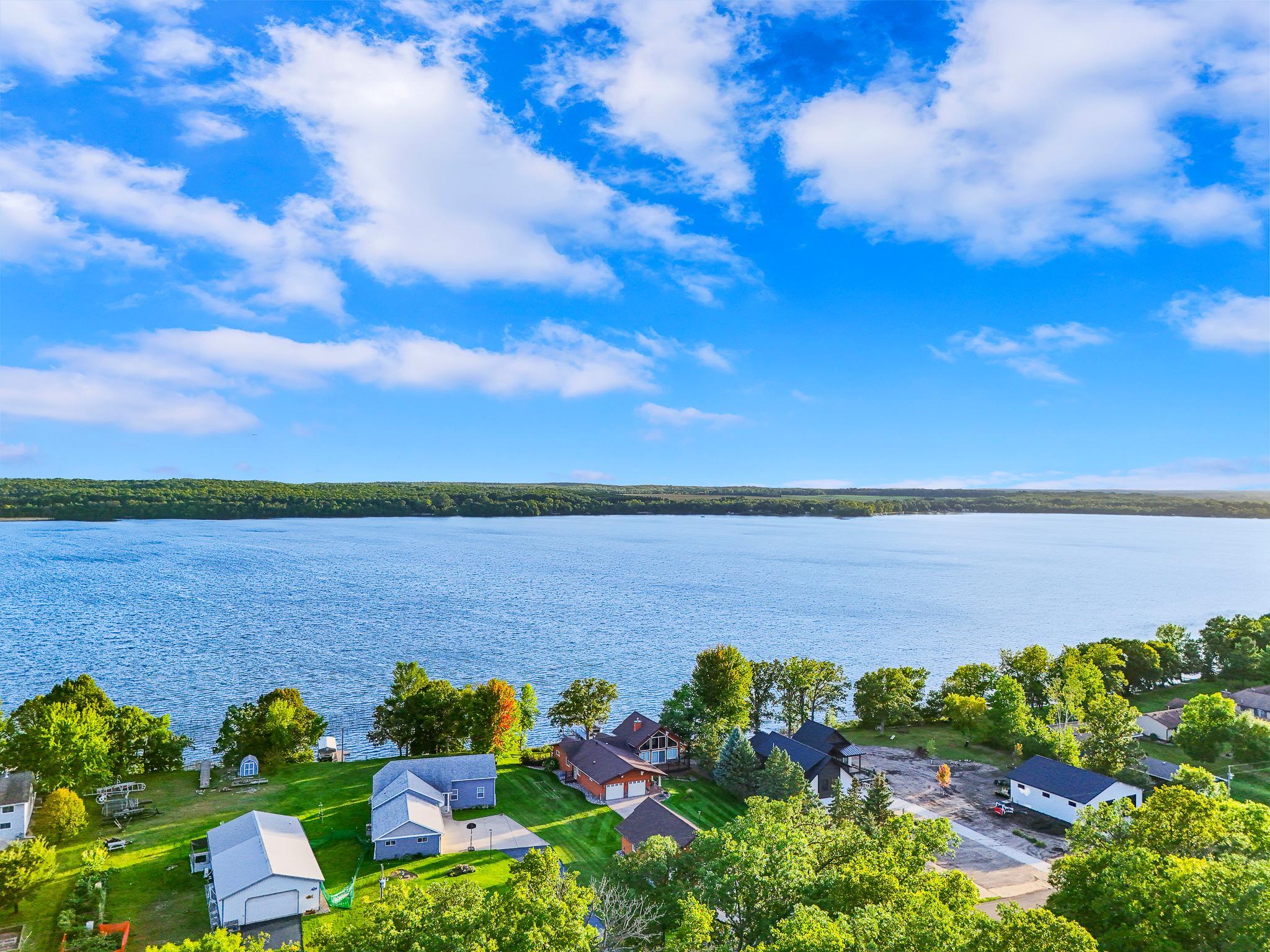 1980 single family home for sale at 39644 Marion Lodge Trl in Perham, MN — 4 bed, 3 bath (photo 5 of 64)