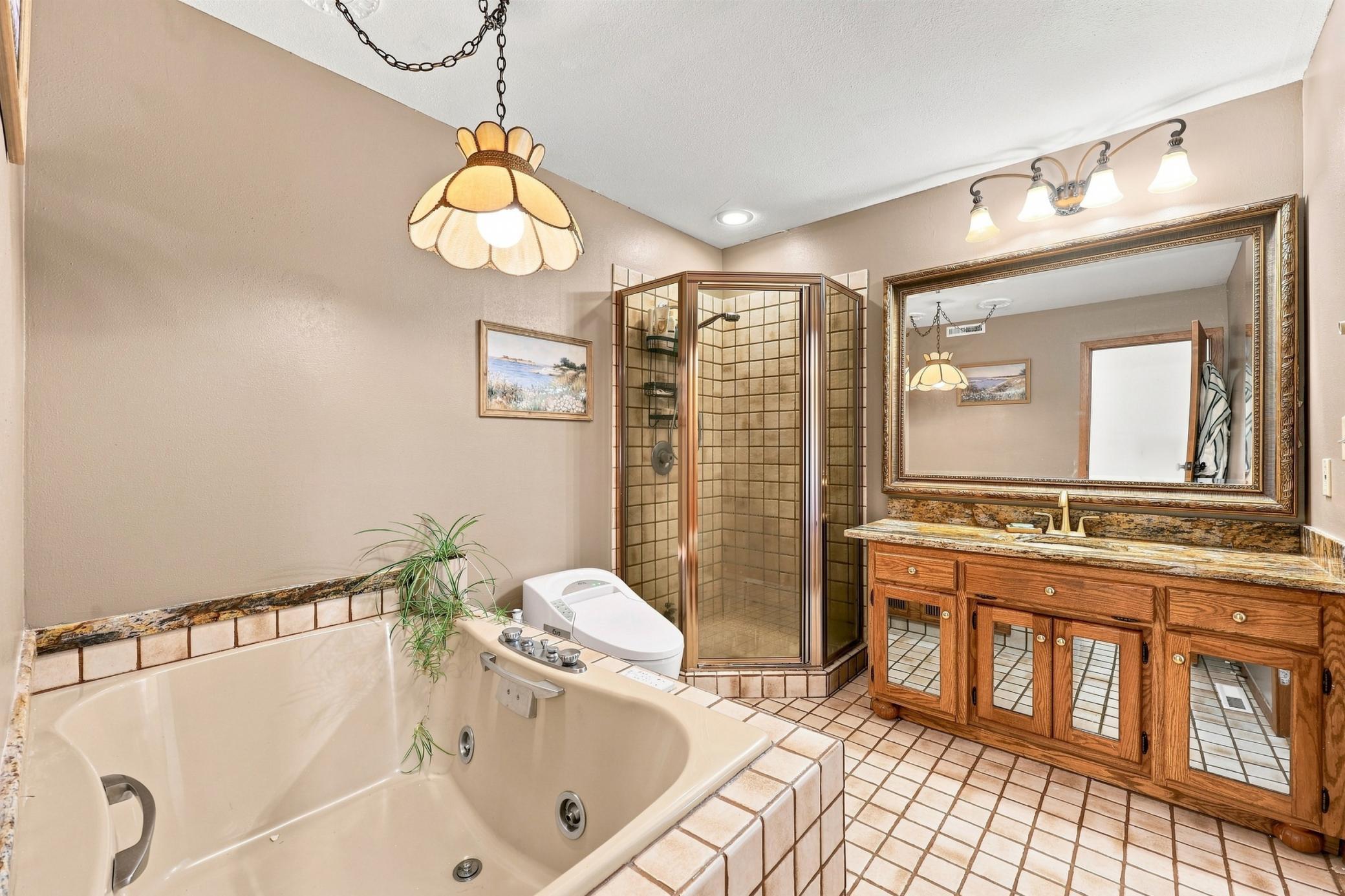 1984 single family home for sale at 15 Fremont Drive S in Fargo, ND — 3 bed, 2 bath (photo 13 of 36)