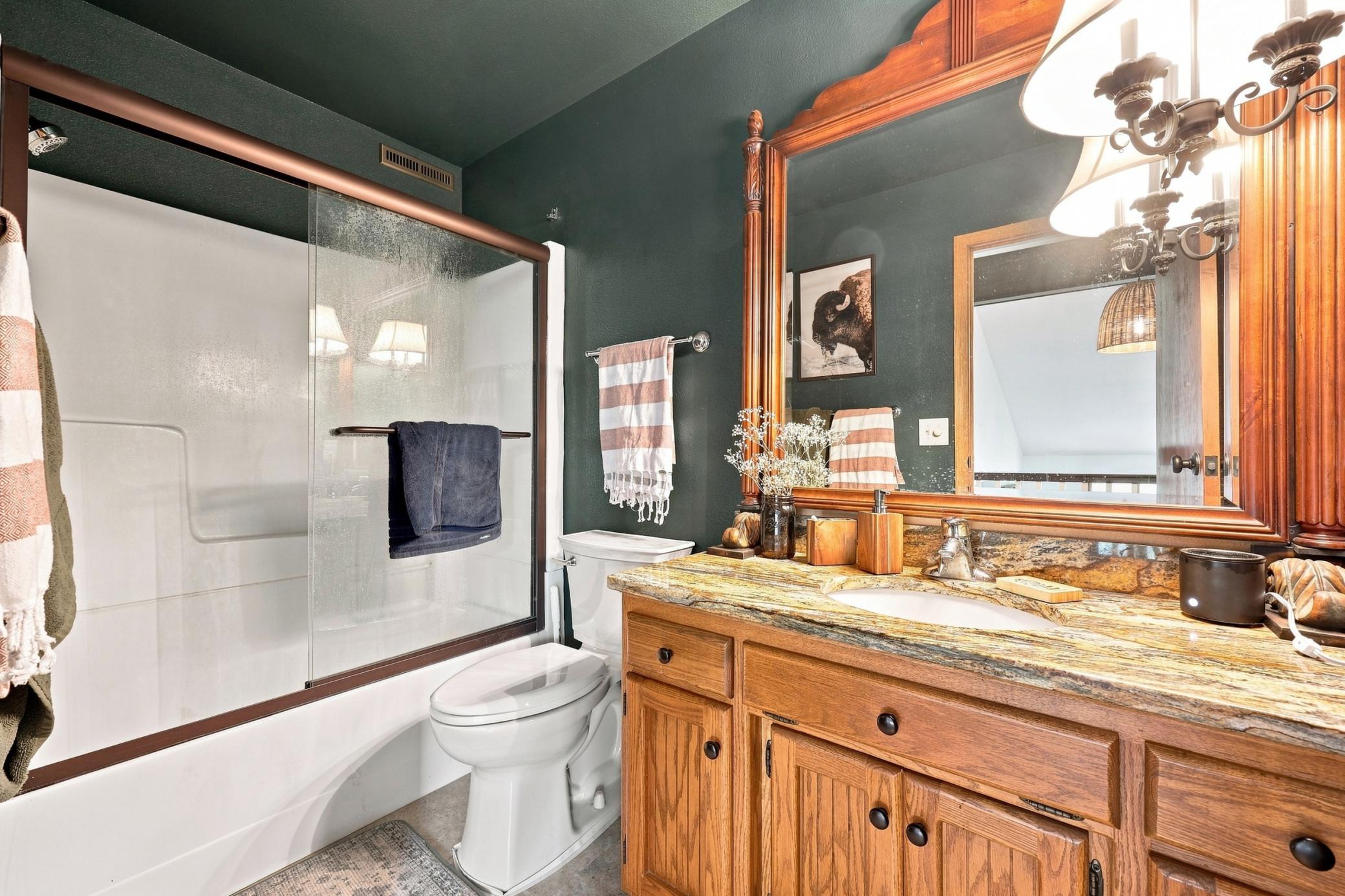 1984 single family home for sale at 15 Fremont Drive S in Fargo, ND — 3 bed, 2 bath (photo 23 of 36)