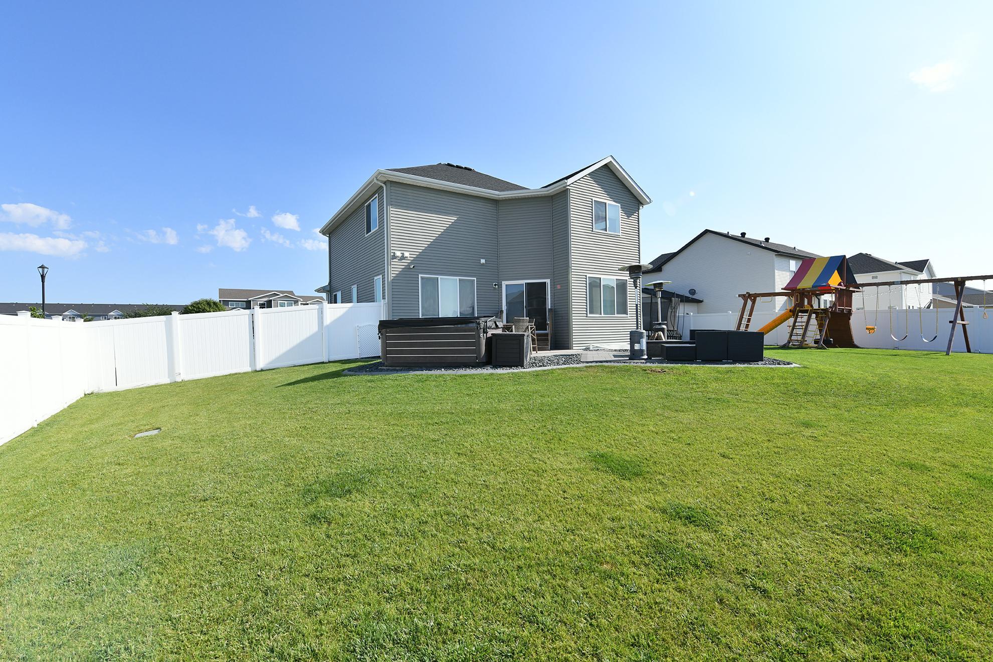 2016 single family home for sale at 5494 Tanner Avenue S in Fargo, ND — 4 bed, 4 bath (photo 6 of 37)