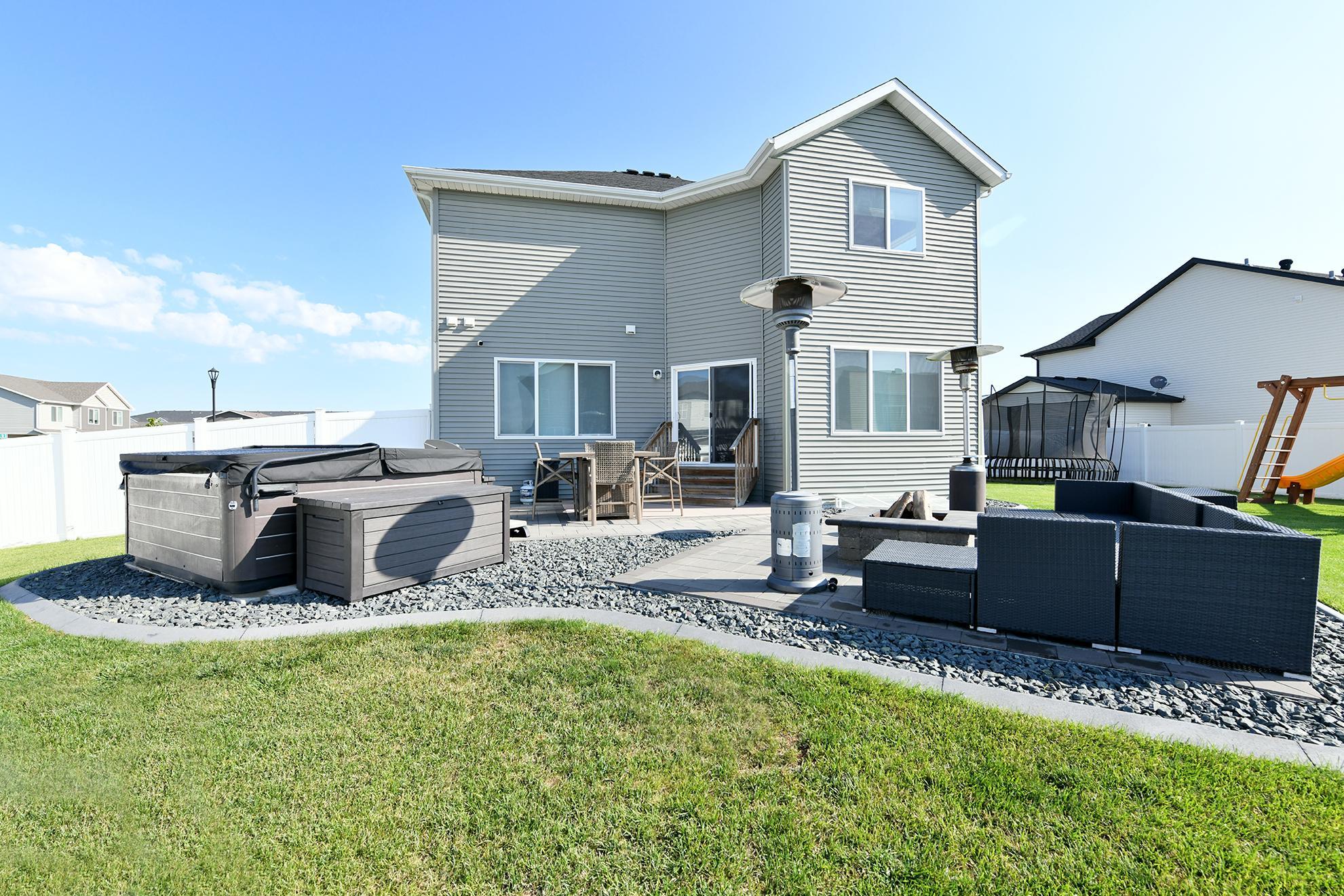2016 single family home for sale at 5494 Tanner Avenue S in Fargo, ND — 4 bed, 4 bath (photo 7 of 37)