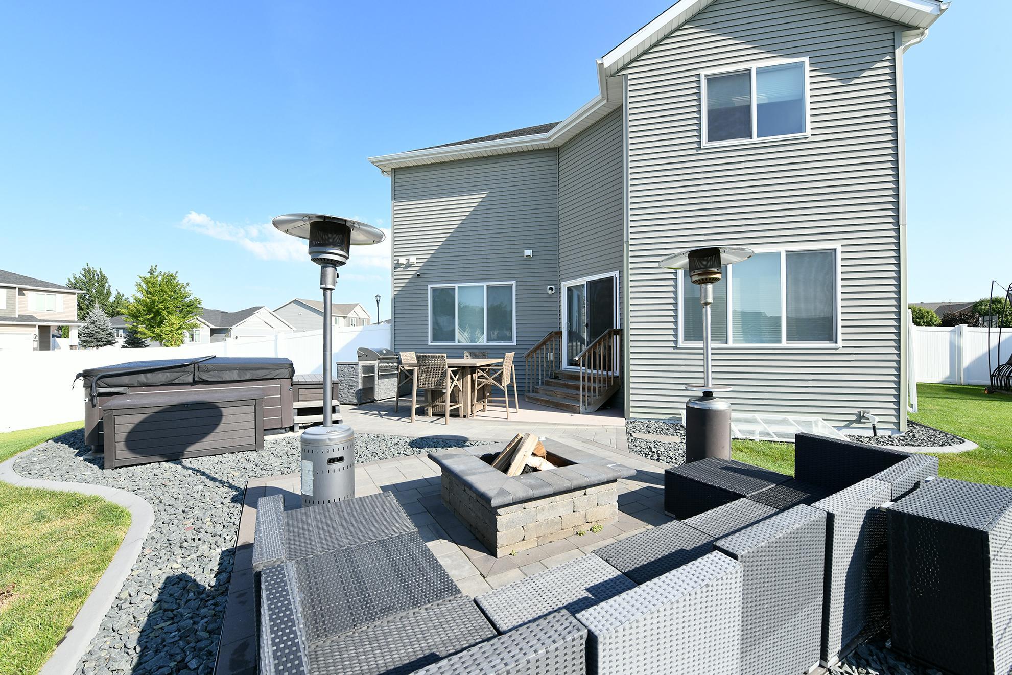 2016 single family home for sale at 5494 Tanner Avenue S in Fargo, ND — 4 bed, 4 bath (photo 8 of 37)