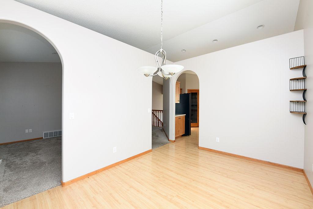 2002 single family home for sale at 8018 Aquarius Drive in Fargo, ND — 5 bed, 3 bath (photo 14 of 38)