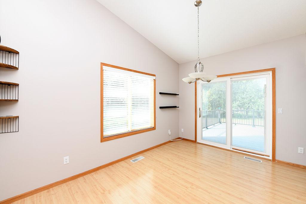 2002 single family home for sale at 8018 Aquarius Drive in Fargo, ND — 5 bed, 3 bath (photo 15 of 38)