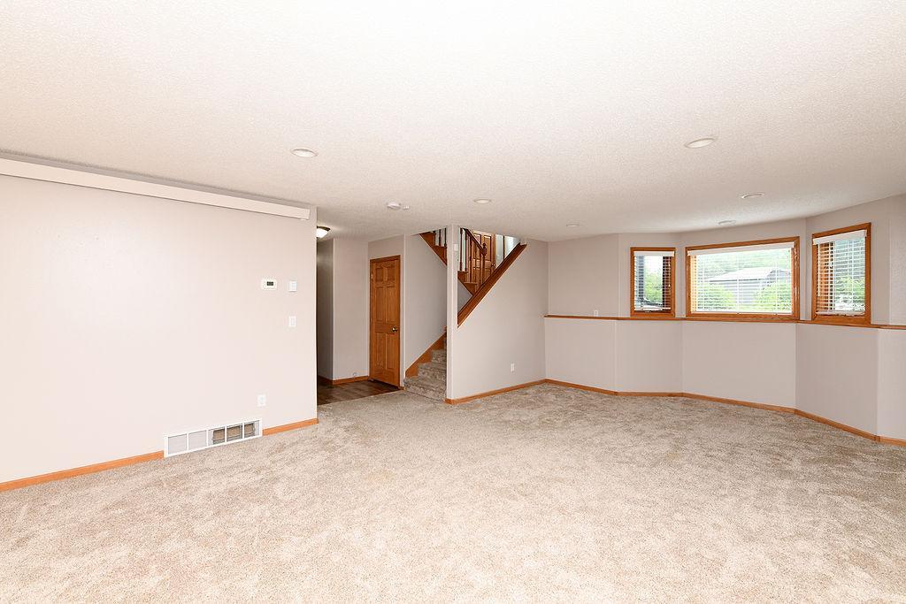 2002 single family home for sale at 8018 Aquarius Drive in Fargo, ND — 5 bed, 3 bath (photo 25 of 38)