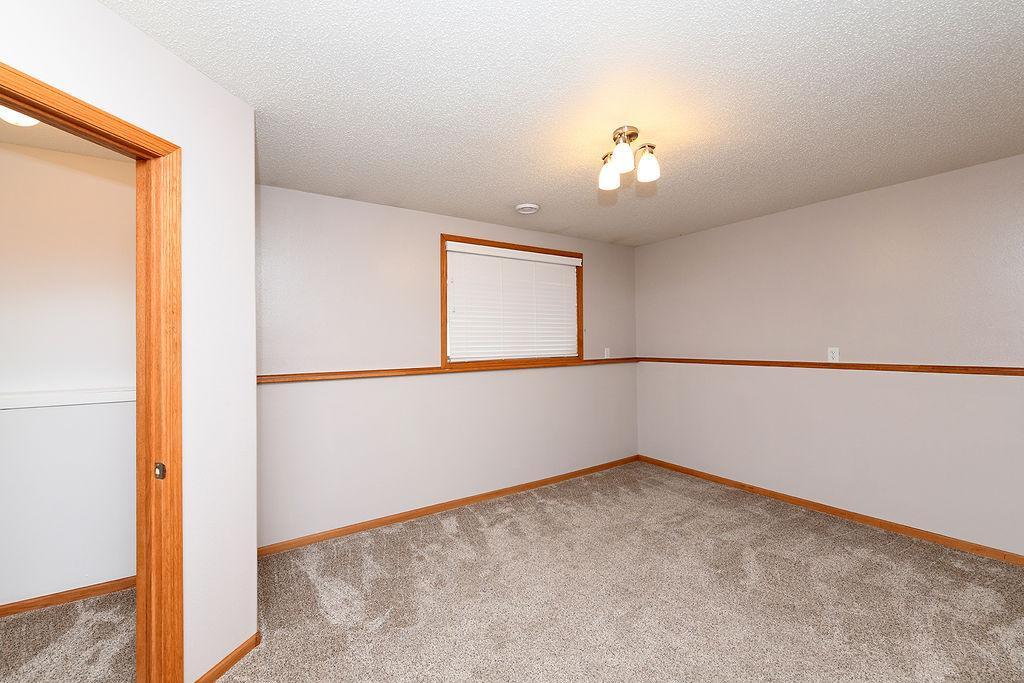 2002 single family home for sale at 8018 Aquarius Drive in Fargo, ND — 5 bed, 3 bath (photo 29 of 38)